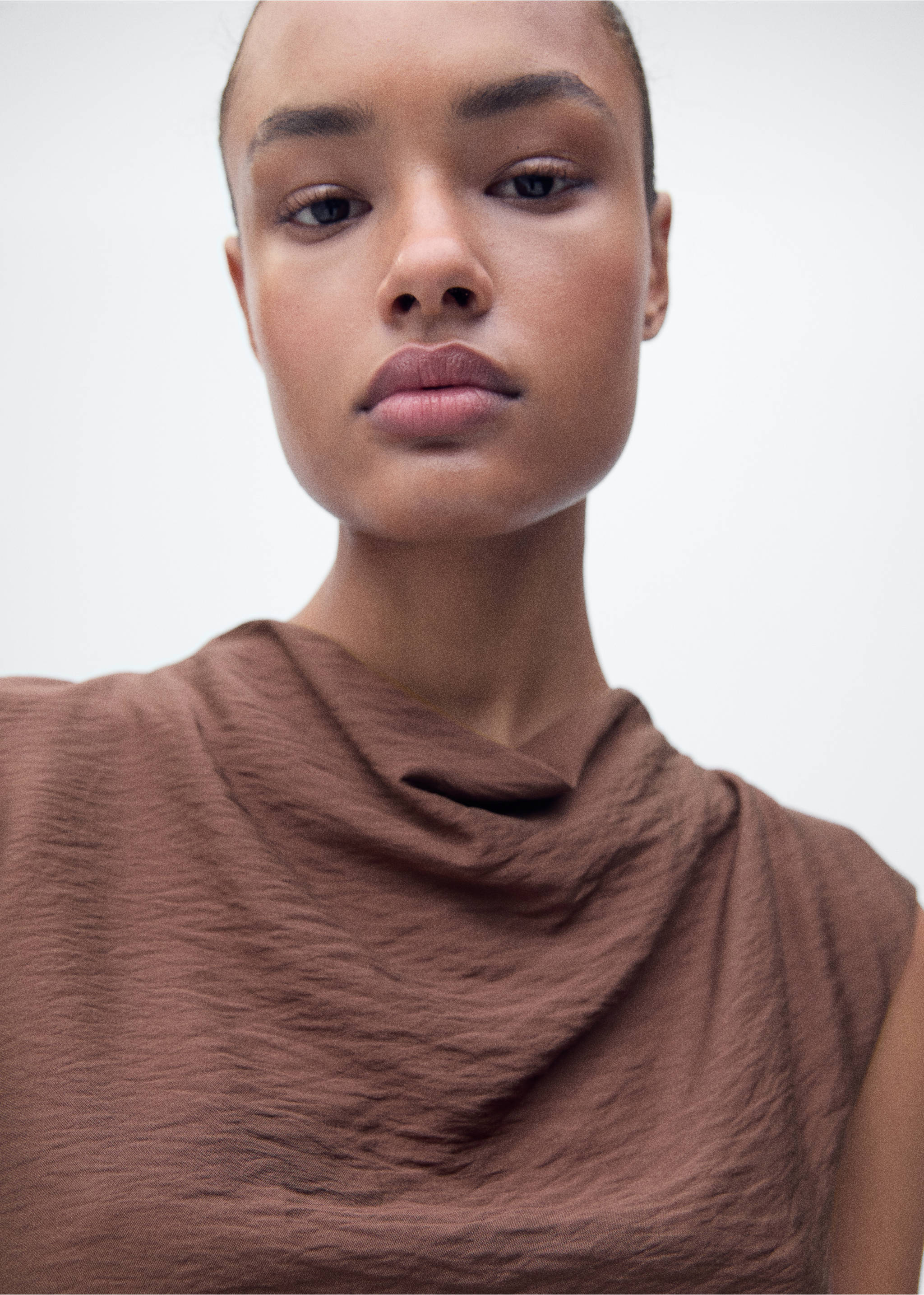 Robe texturée drapée - Détail de l'article 1, Marron. Ref: 87068270-00.