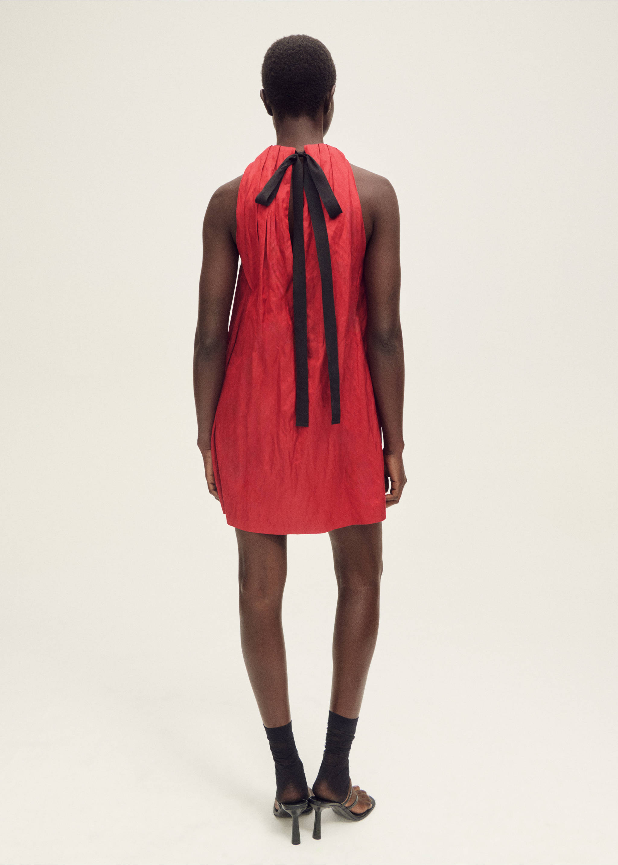 Halter dress with bow detail - Reverse of the article, Red. Ref: 87068274-00.