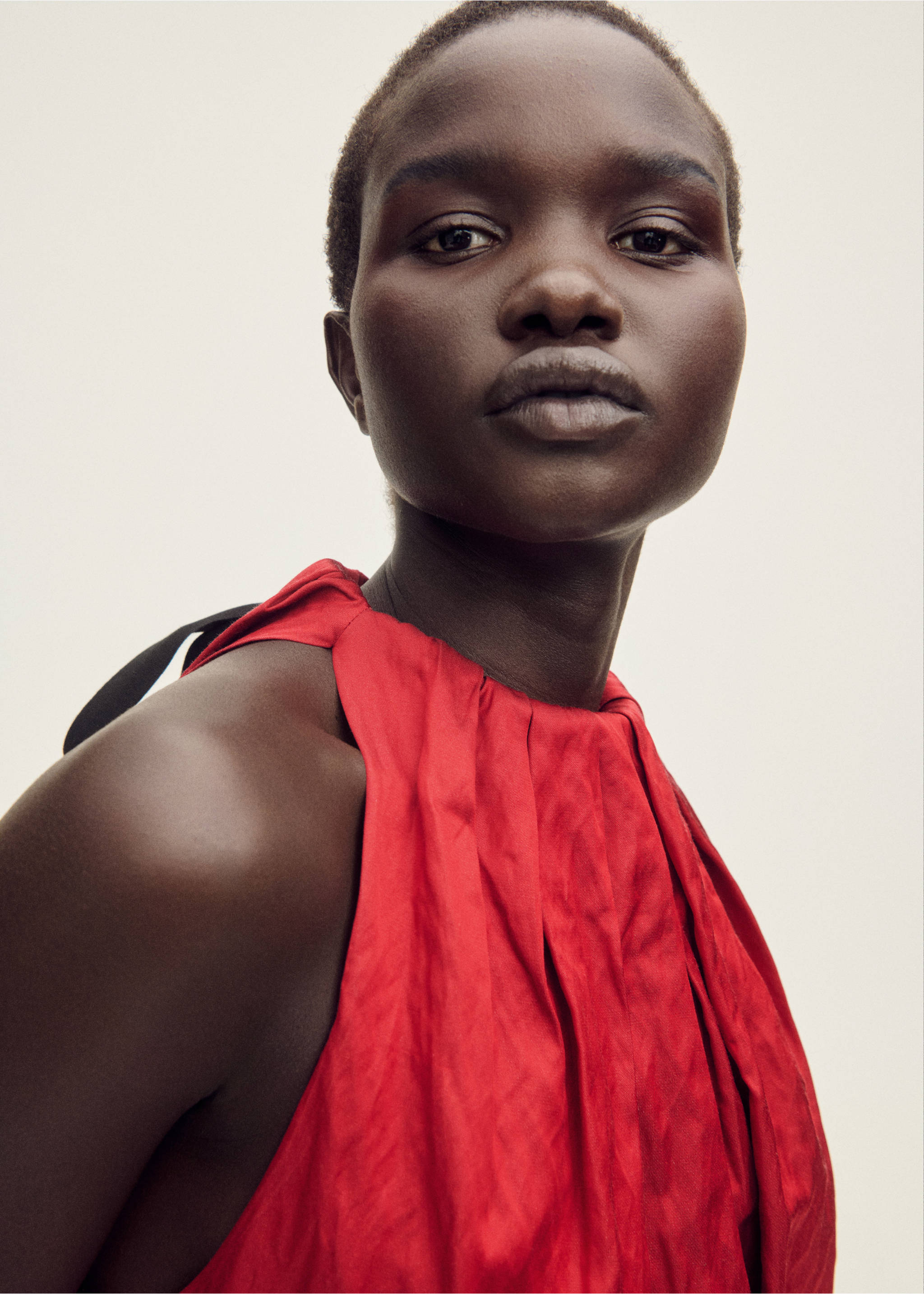 Halter dress with bow detail - Details of the article 1, Red. Ref: 87068274-00.