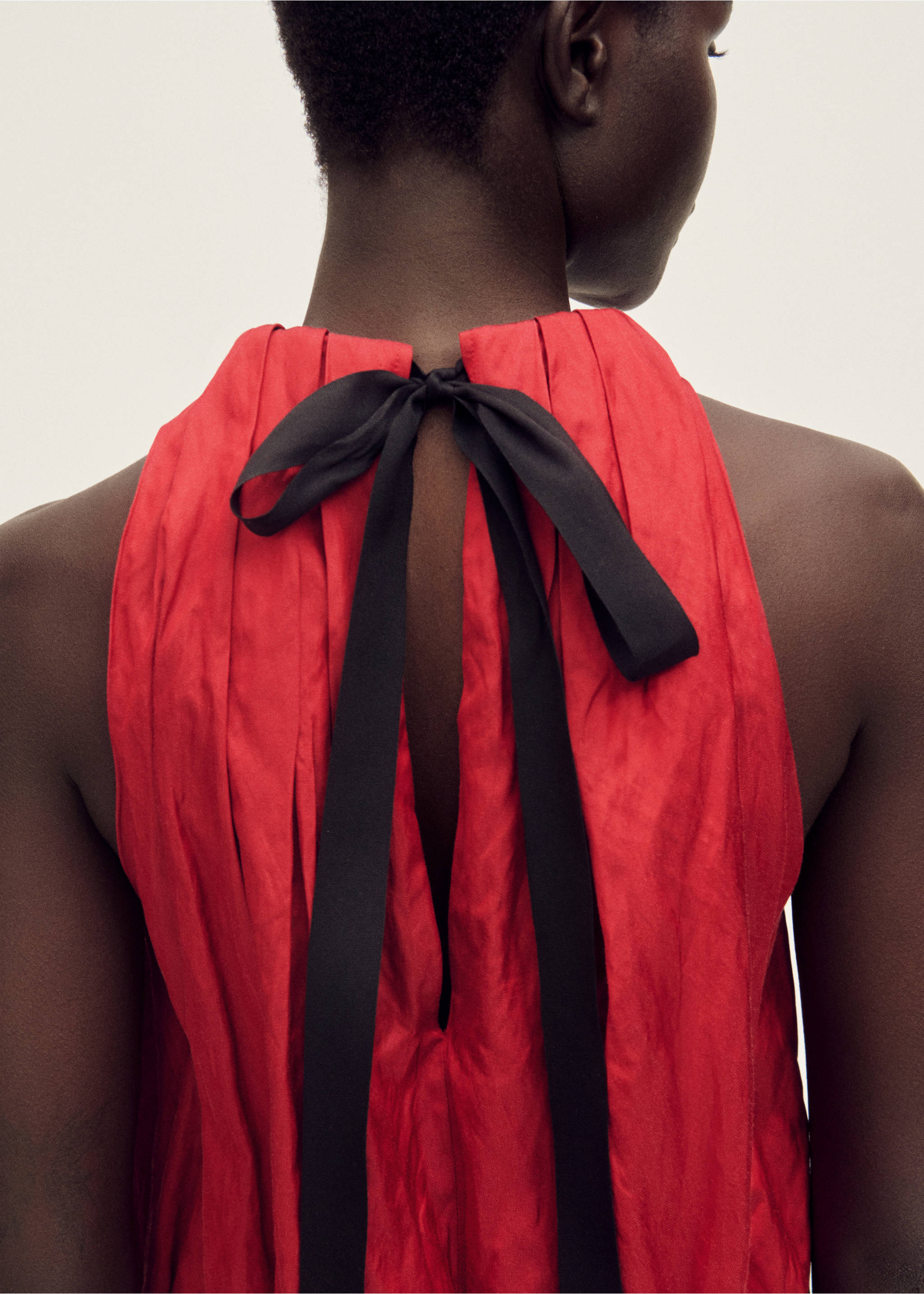 Halter dress with bow detail - Details of the article 3, Red. Ref: 87068274-00.