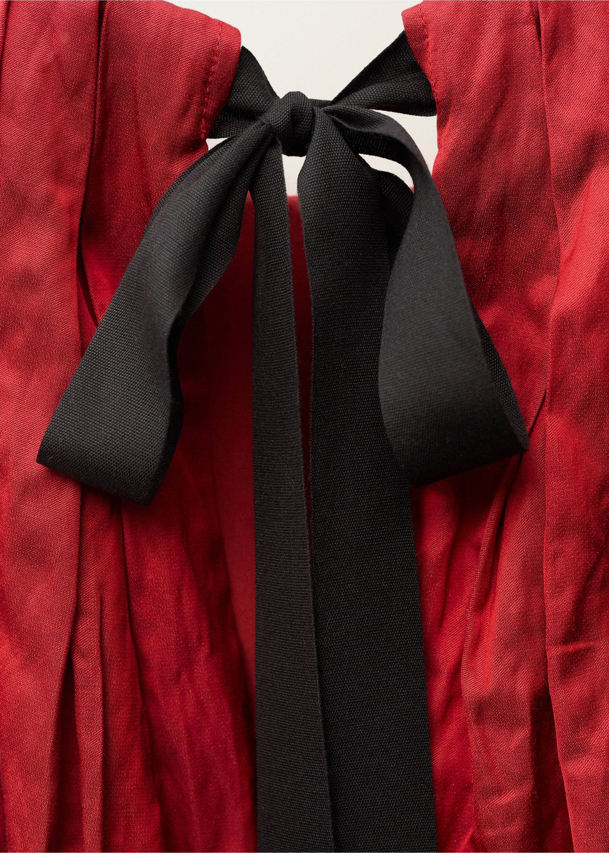 Halter dress with bow detail - Details of the article 8, Red. Ref: 87068274-00.