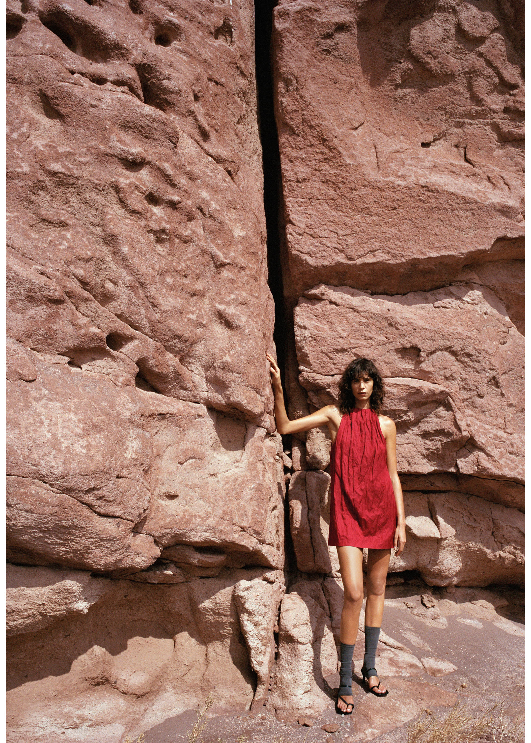 Halter dress with bow detail - Details of the article 5, Red. Ref: 87068274-00.