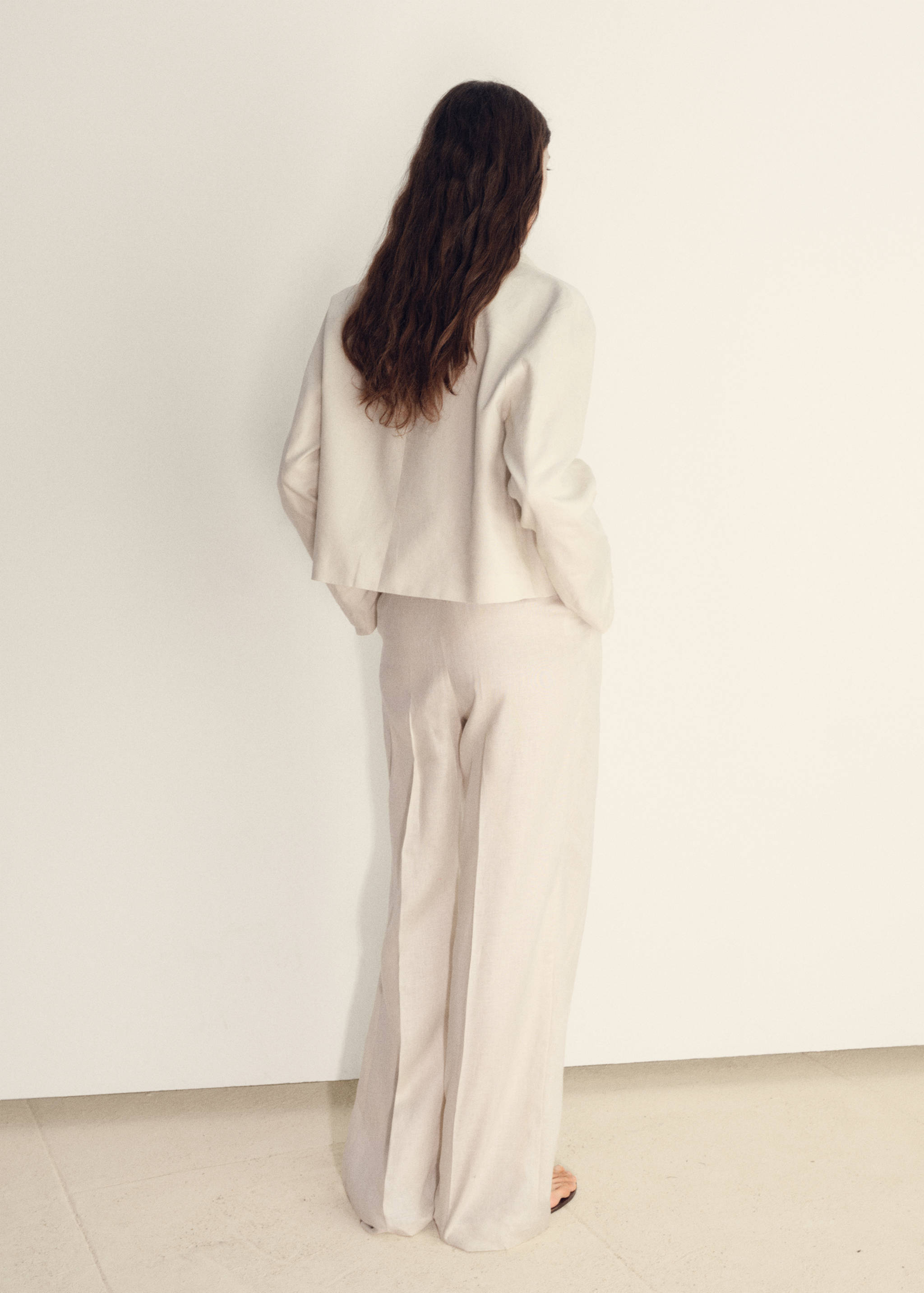 Straight-fit linen trousers with pleats - Reverse of the article