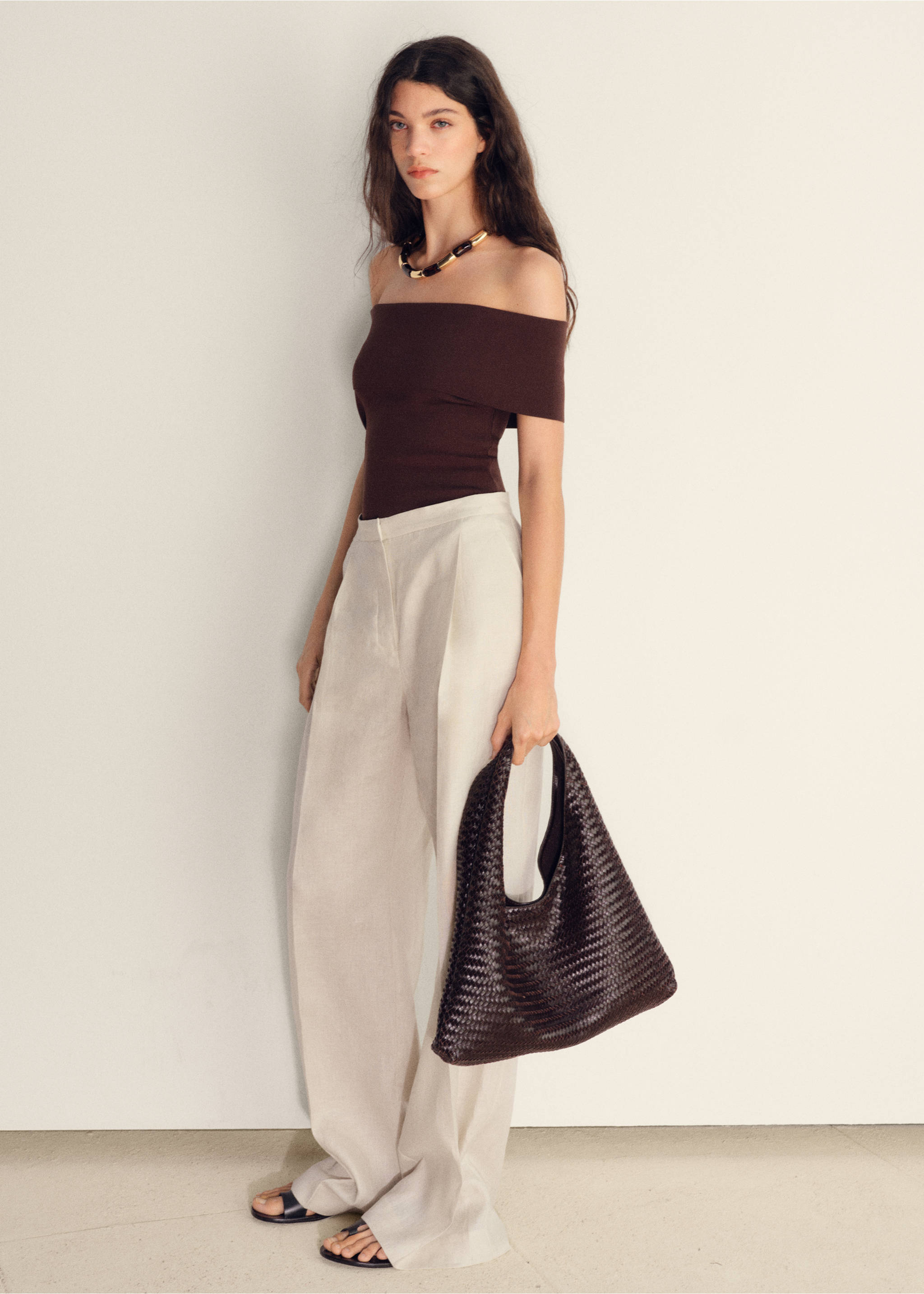 Straight-fit linen trousers with pleats - Details of the article 2, Ecru. Ref: 87068640-00.