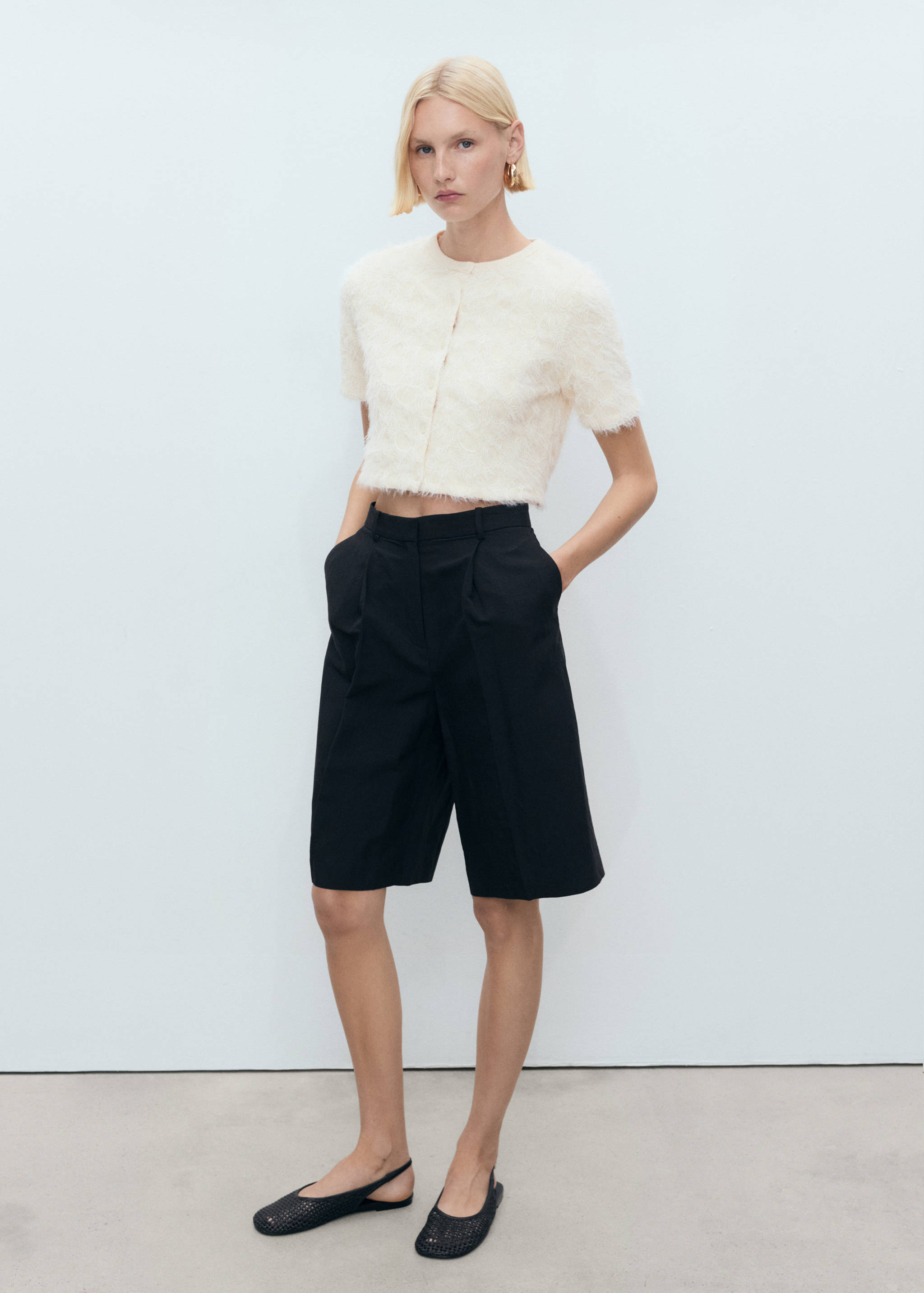 Knitted cropped cardigan - General plane