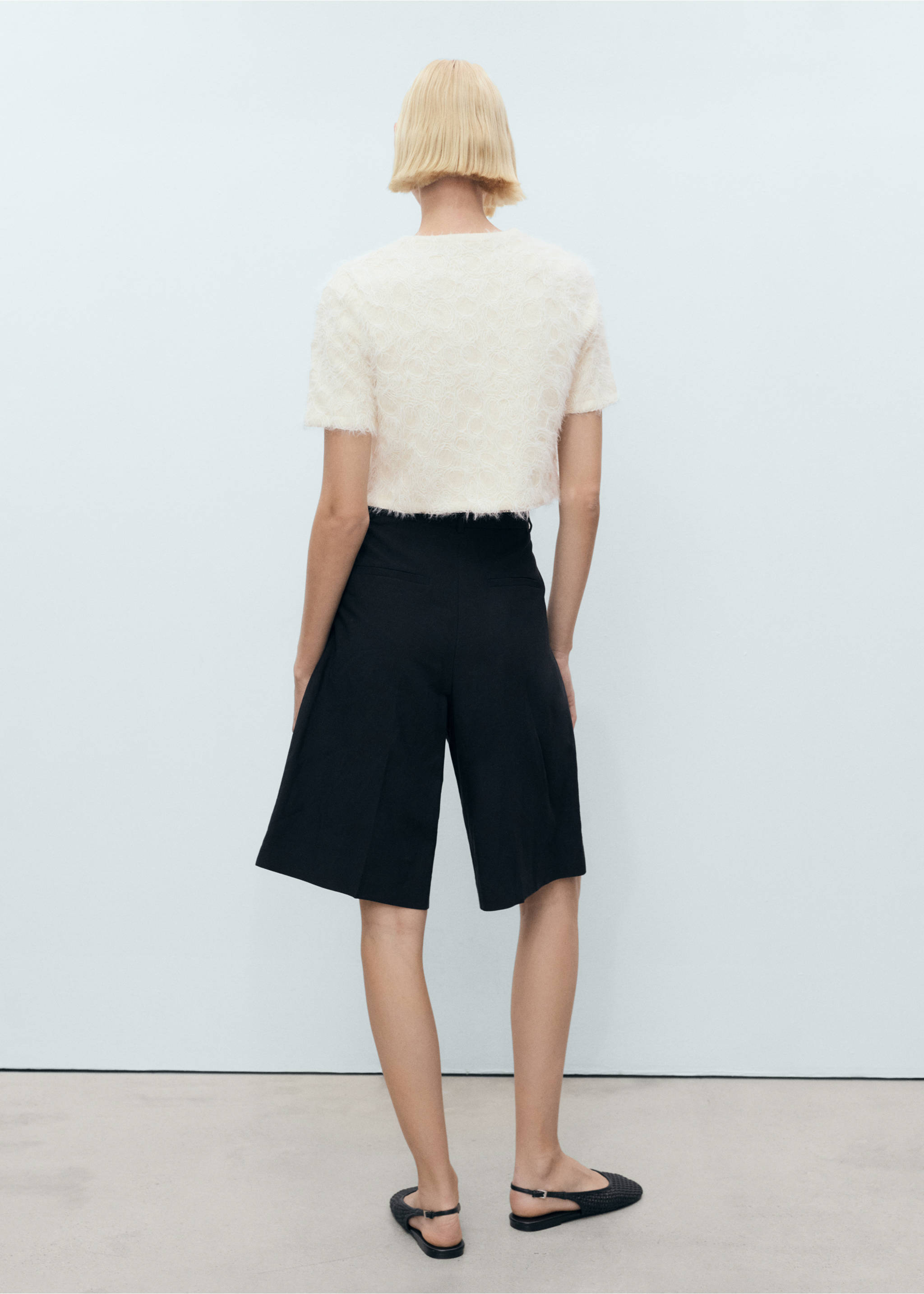 Krótki kardigan z dzianiny - Tylna strona artykułu, Beżowy. Ref: 87068649-00.