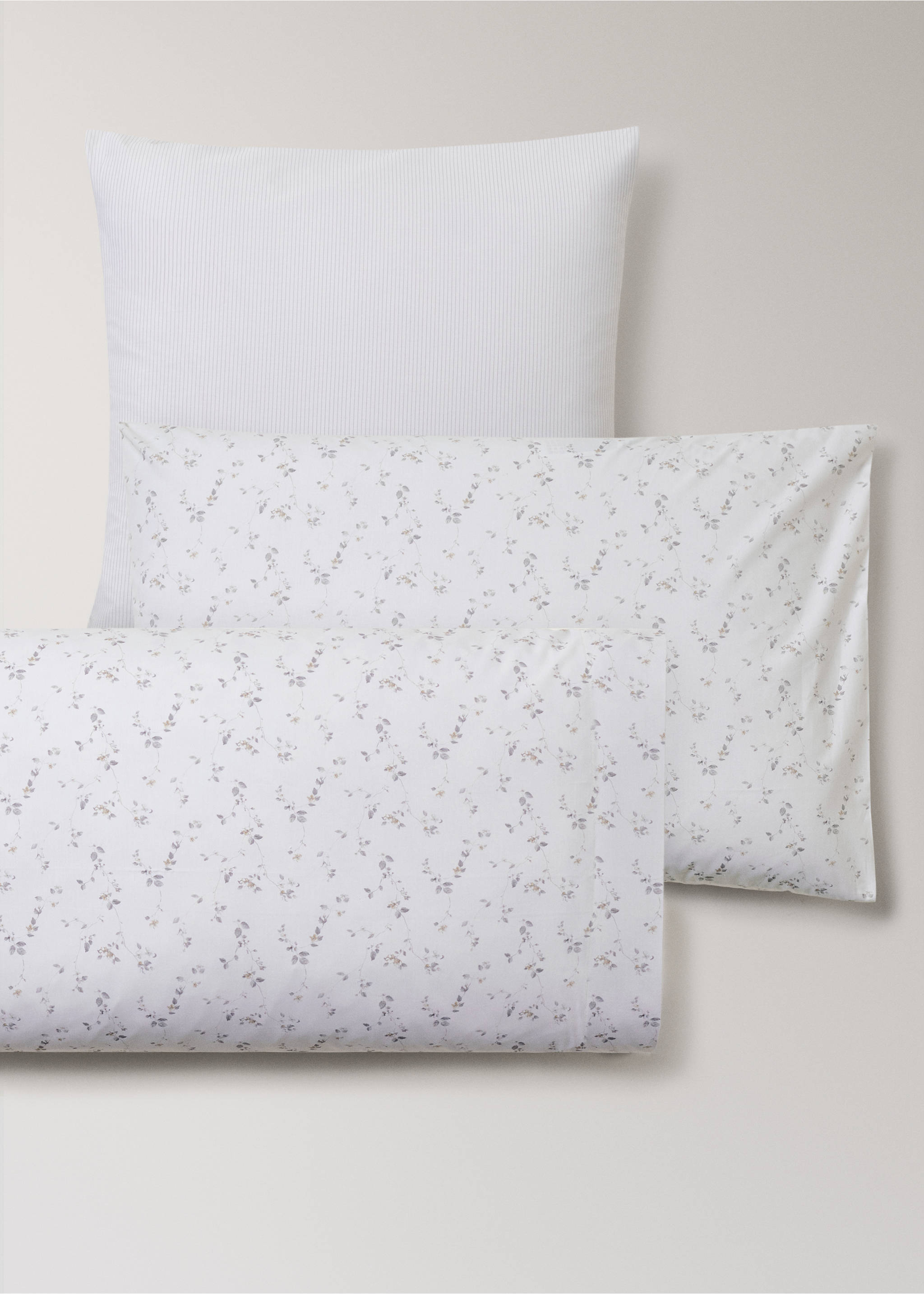 Two percale cotton floral pillowcases 50x75 cm - Details of the article 4, Ecru. Ref: 87069067-00.