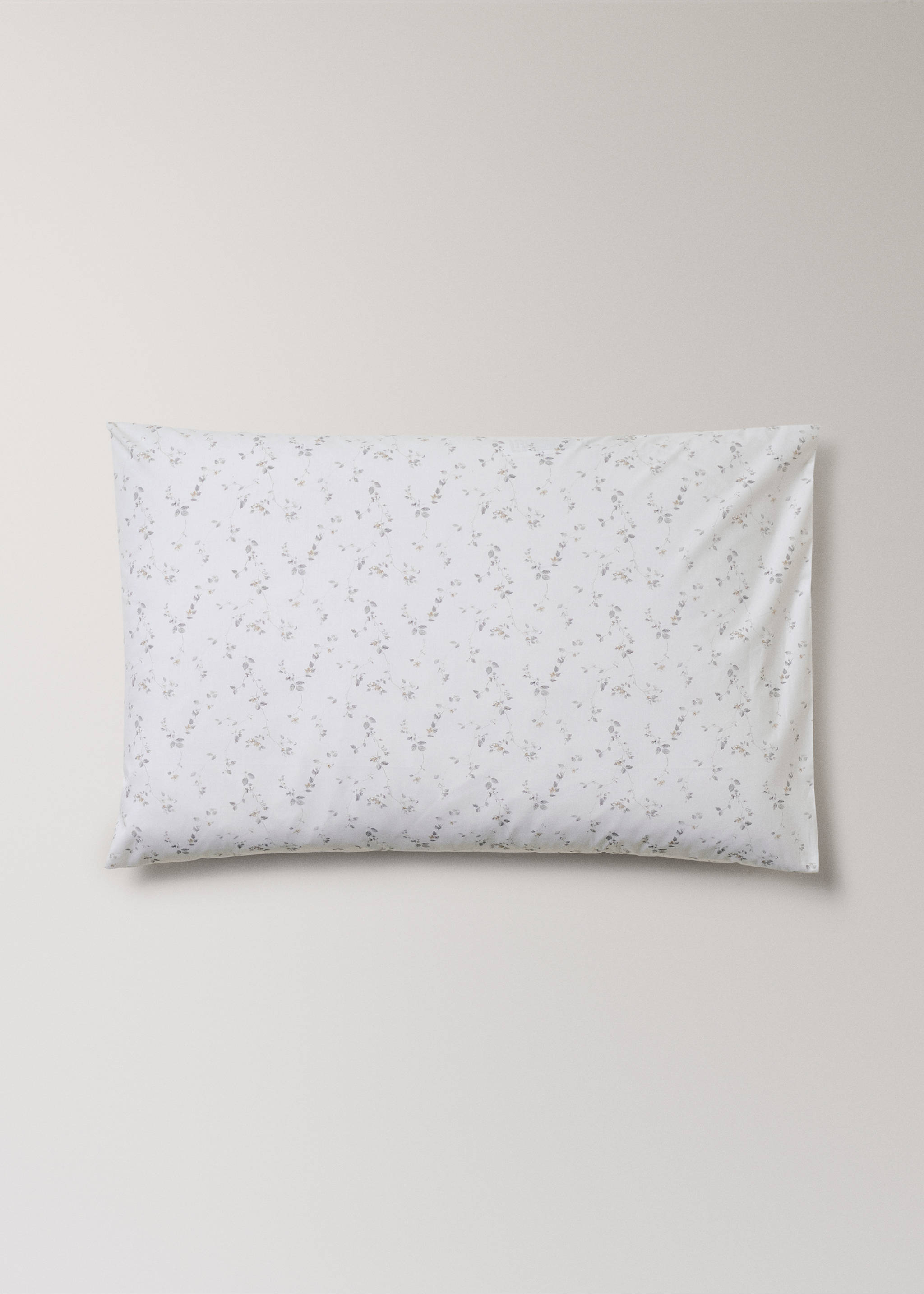 Two percale cotton floral pillowcases 50x75 cm - Article without model, Ecru. Ref: 87069067-00.