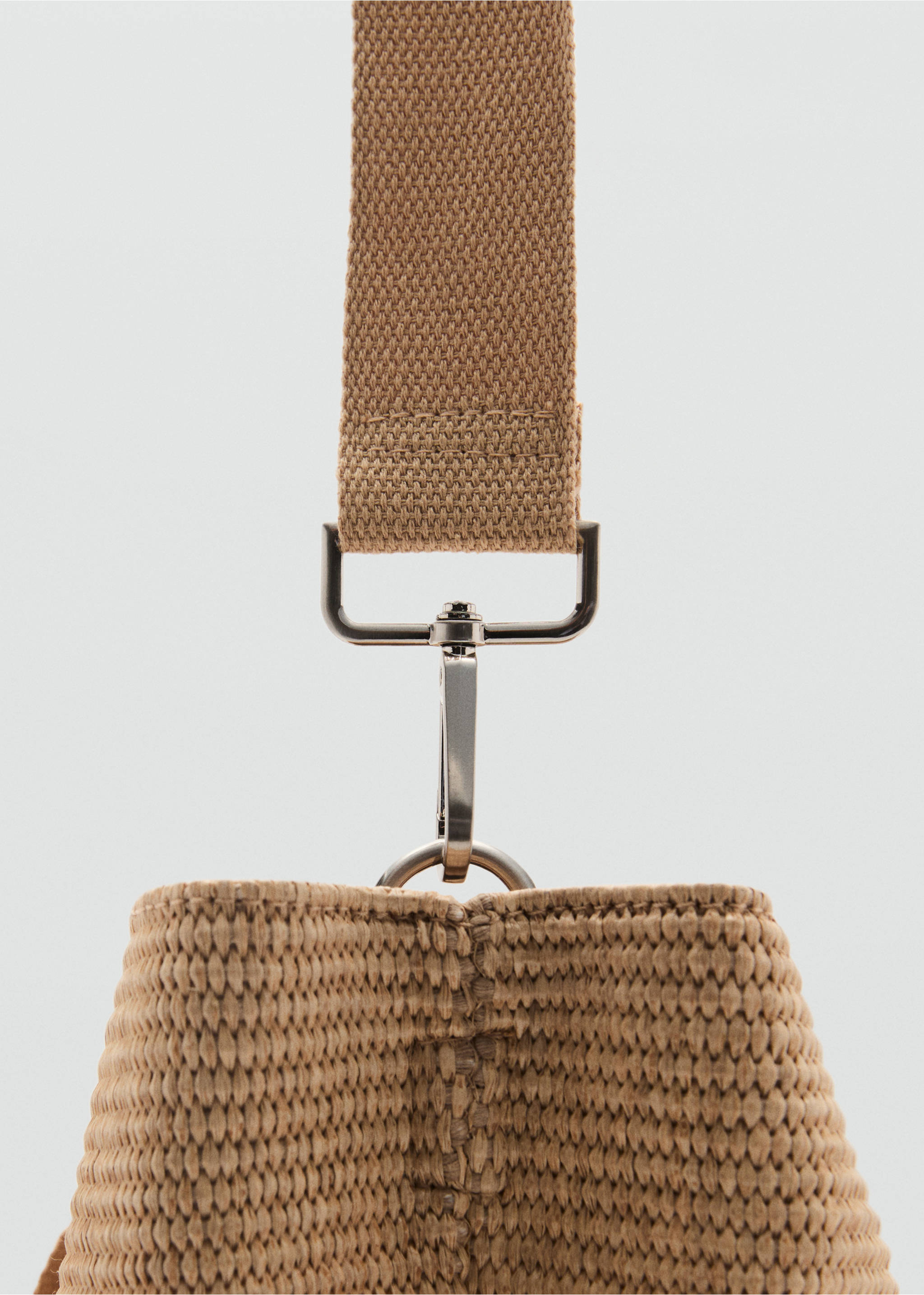 Tote Bag aus Raffiabast - Detail des Artikels 2, Sandfarben. Ref: 87069204-00.