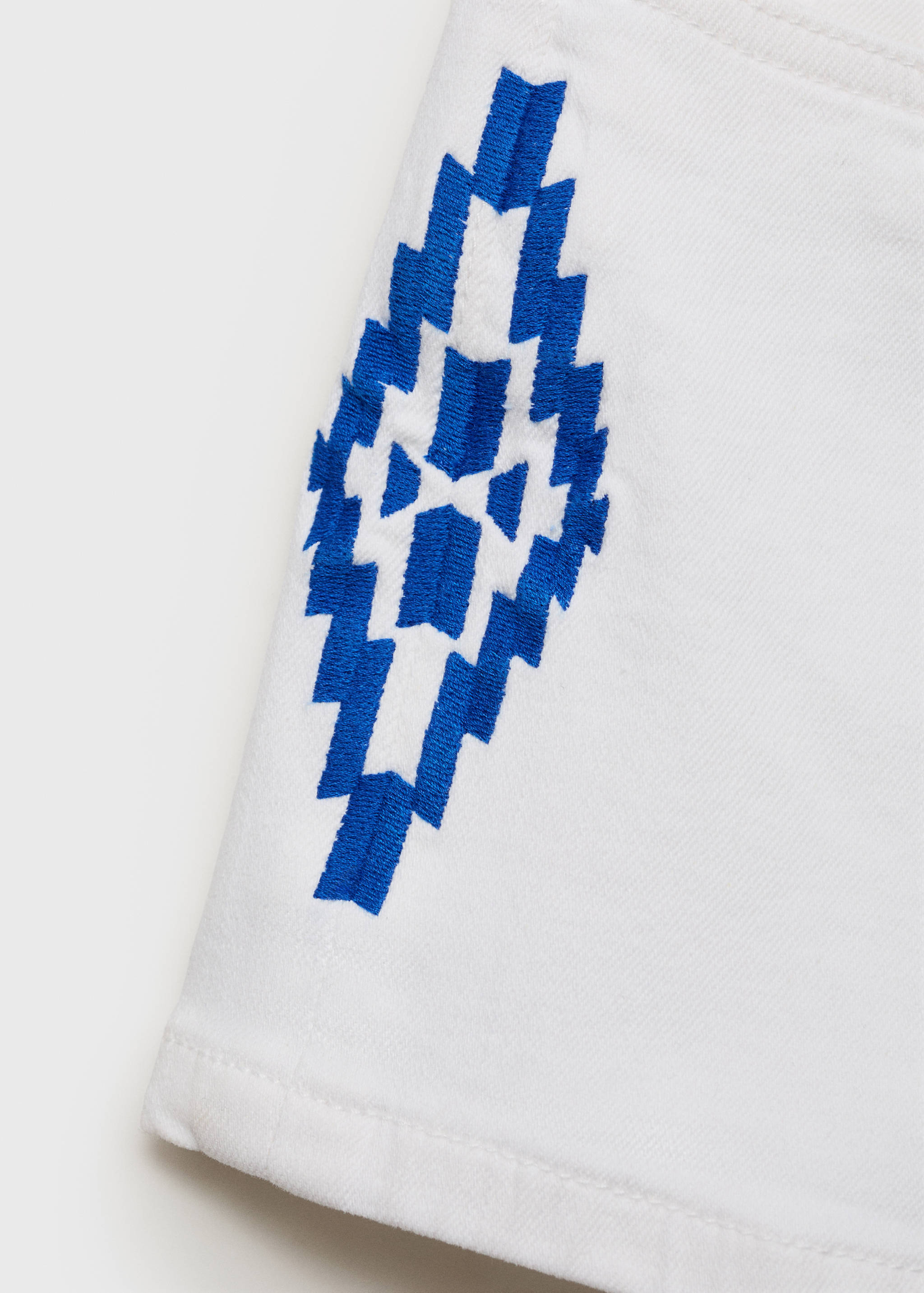 Shorts mit Stickdetail - Detail des Artikels 0
