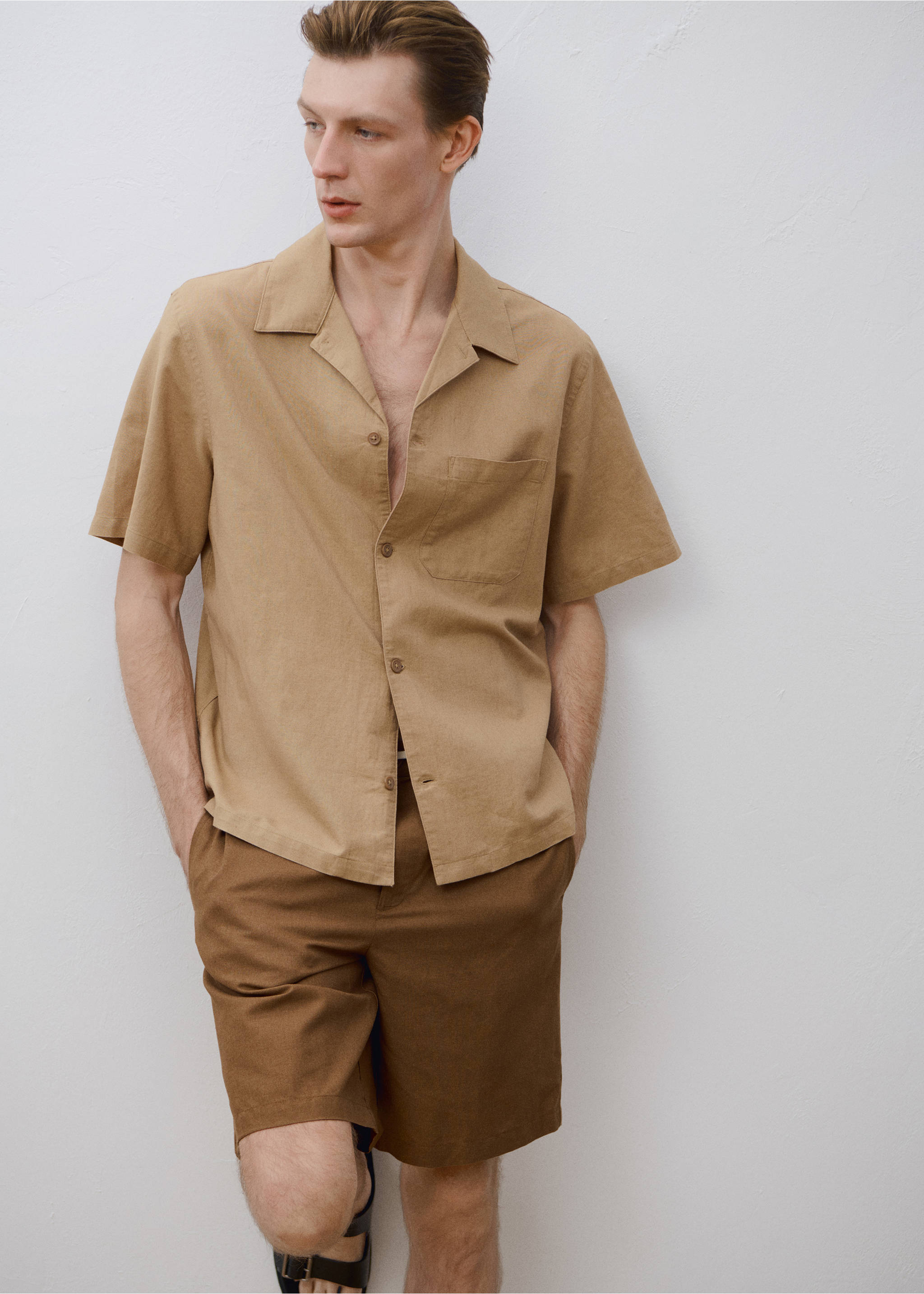 Chemise lin col bowling poche - Détail de l'article 3, Beige. Ref: 87069213-00.