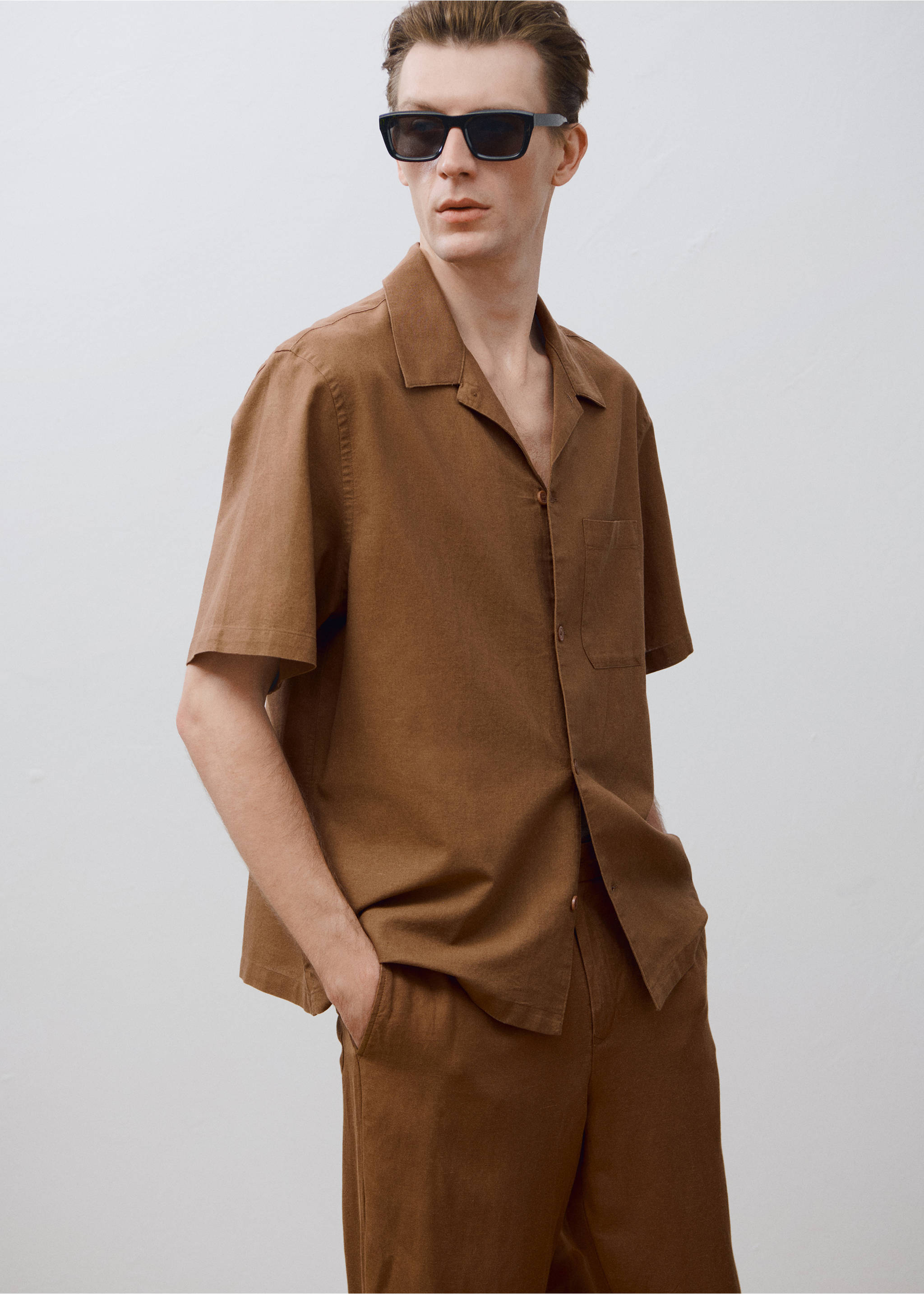 Chemise lin col bowling poche - Détail de l'article 3, Tabac. Ref: 87069213-00.