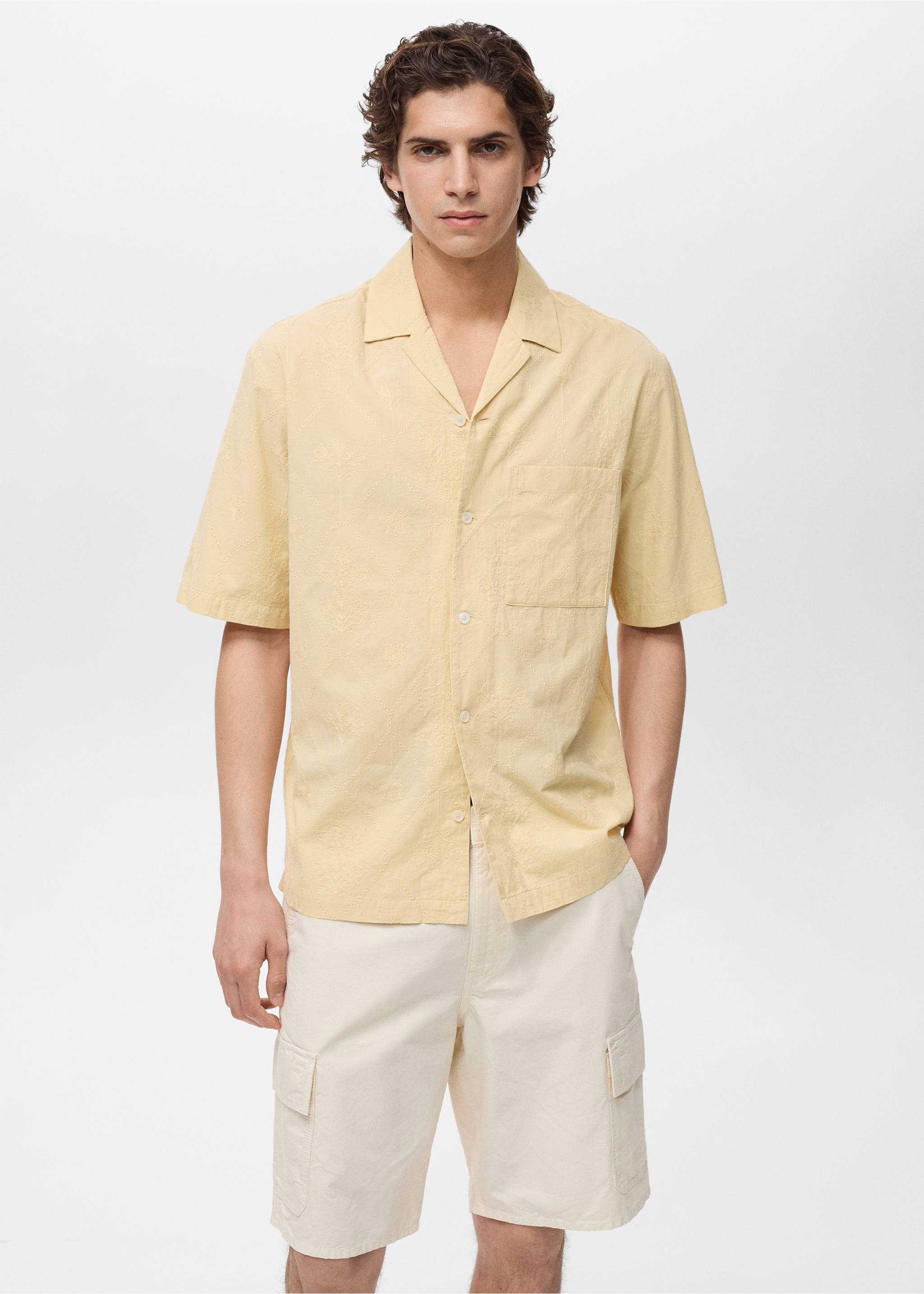 Hemd mit Bowlingkragen und Stickereien - Mittlere Ansicht, Vanille. Ref: 87069214-00.