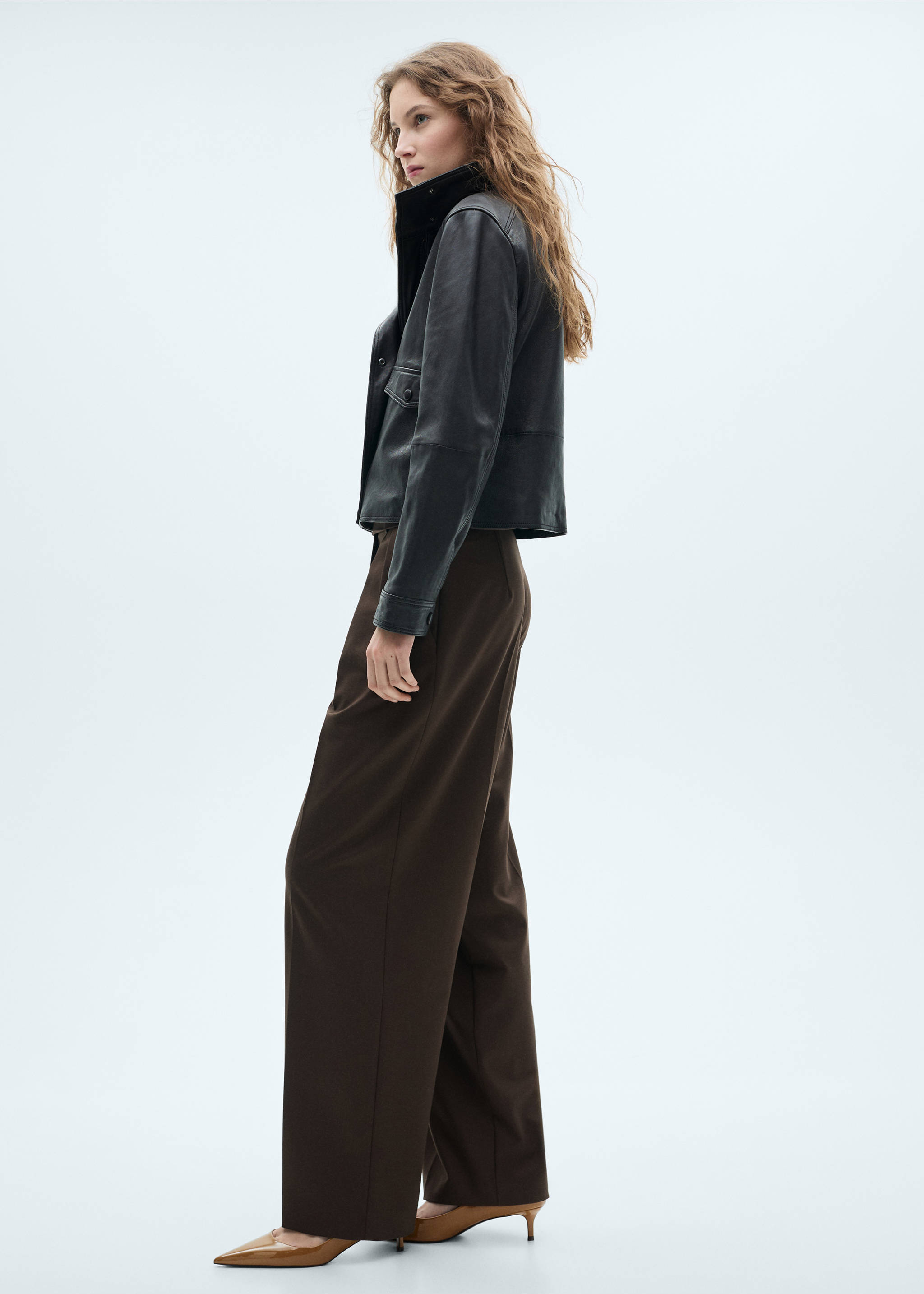 Kitten-heel patent leather shoes - General plane, Medium Brown. Ref: 87070309-00.