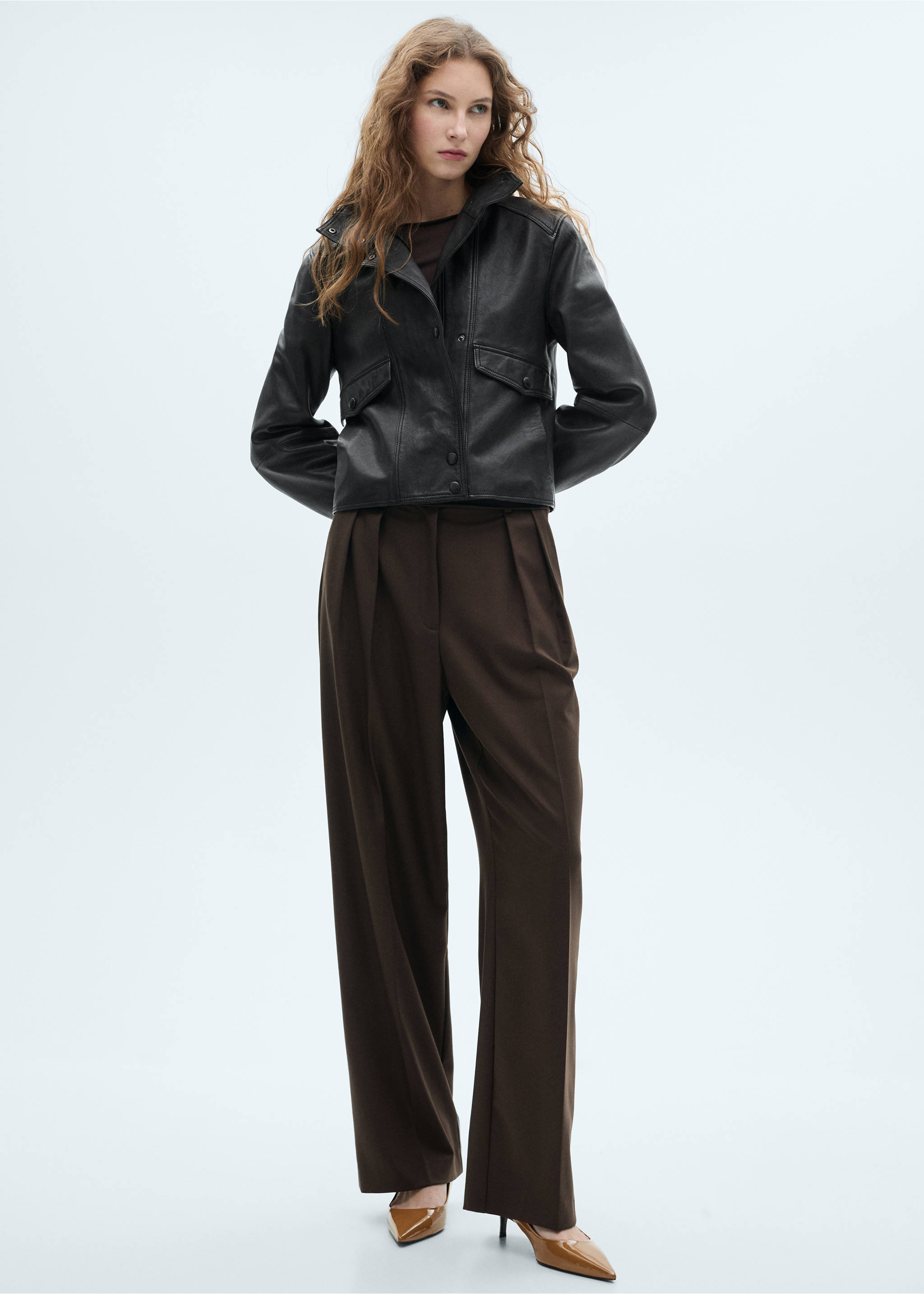 Kitten-heel patent leather shoes - Details of the article 9, Medium Brown. Ref: 87070309-00.