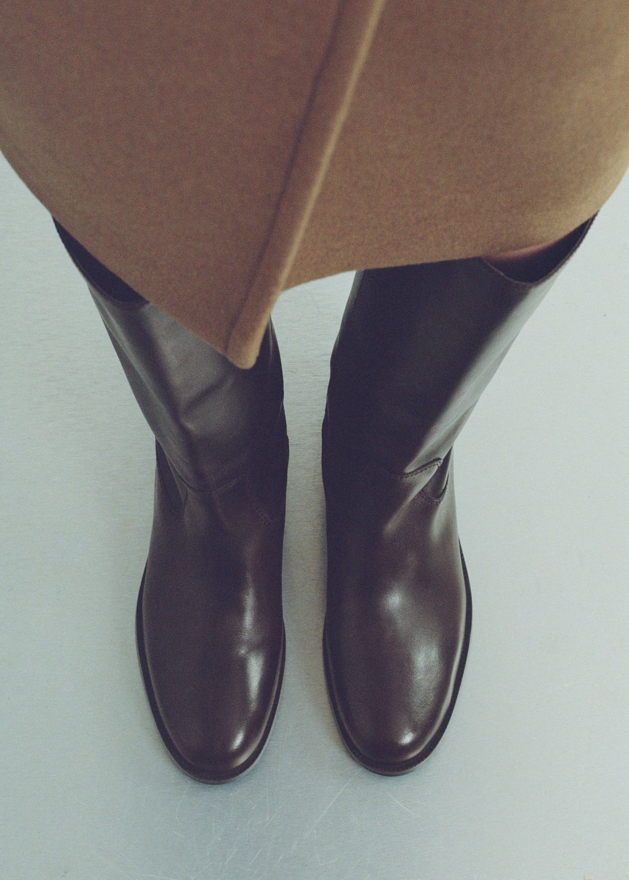 Bota alta piel - Plano general