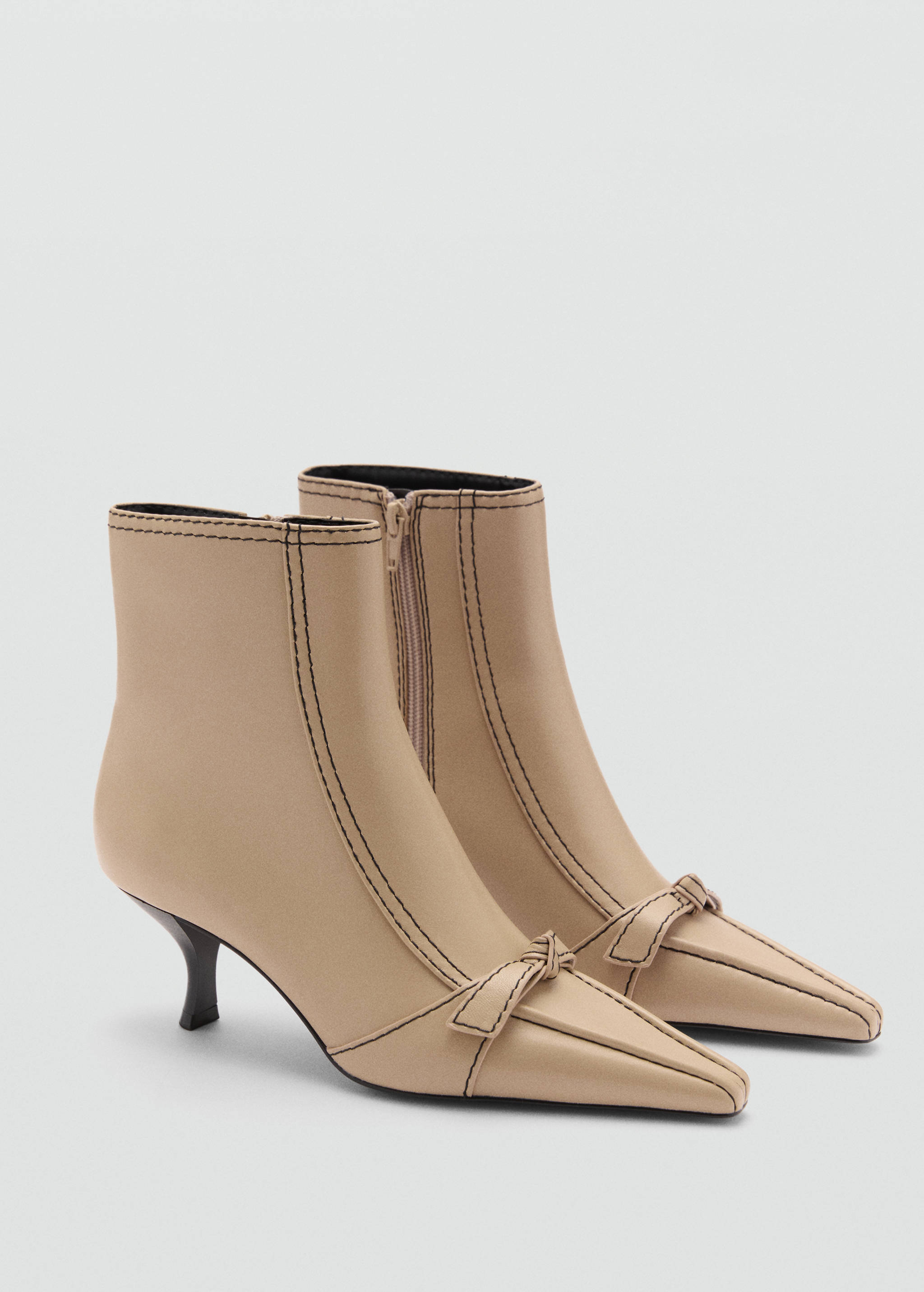 Leather boots with bow and decorative stitching - Medium plane