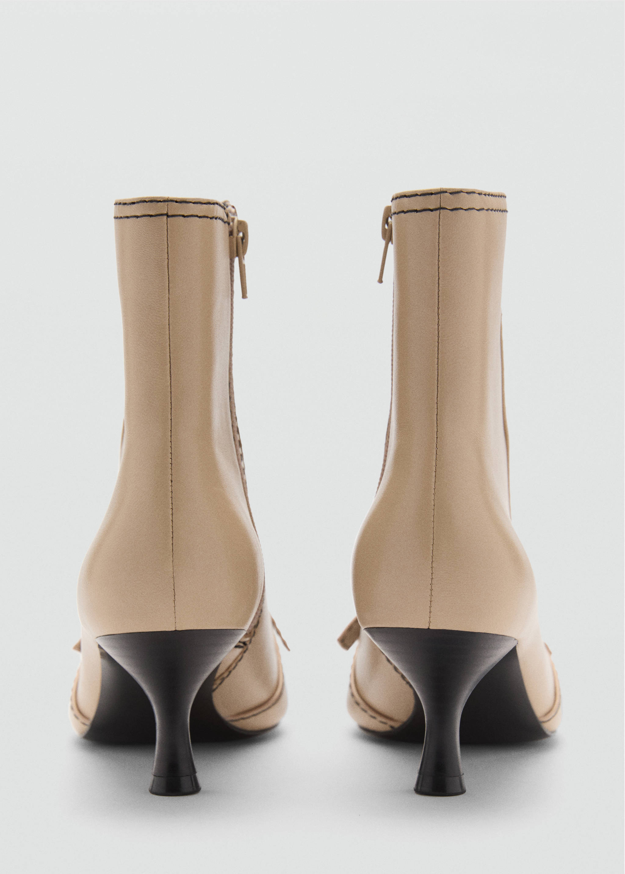 Leather boots with bow and decorative stitching - Details of the article 1