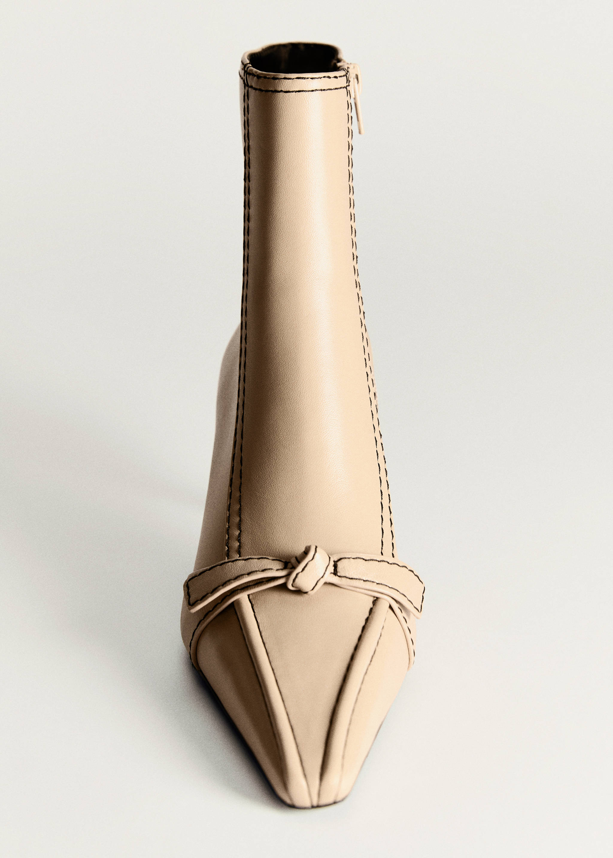 Leather boots with bow and decorative stitching - Details of the article 5