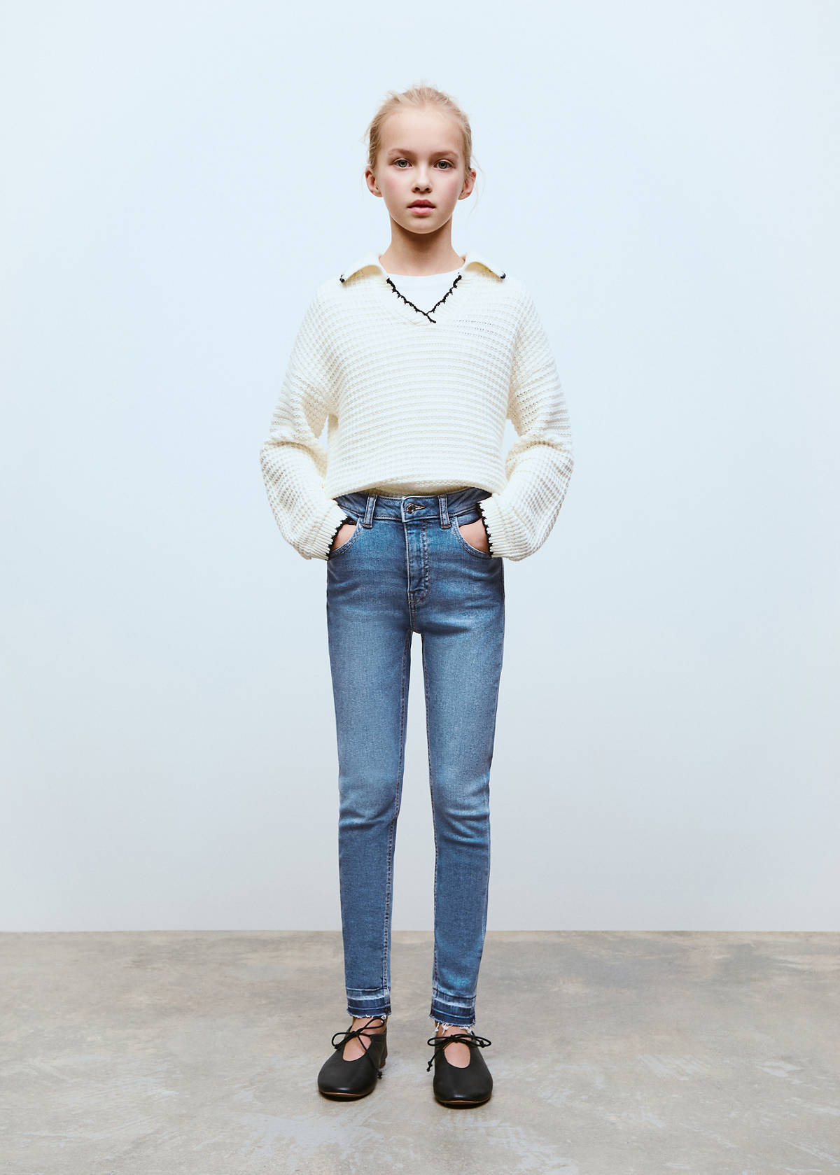 Skinny jeans with frayed hem