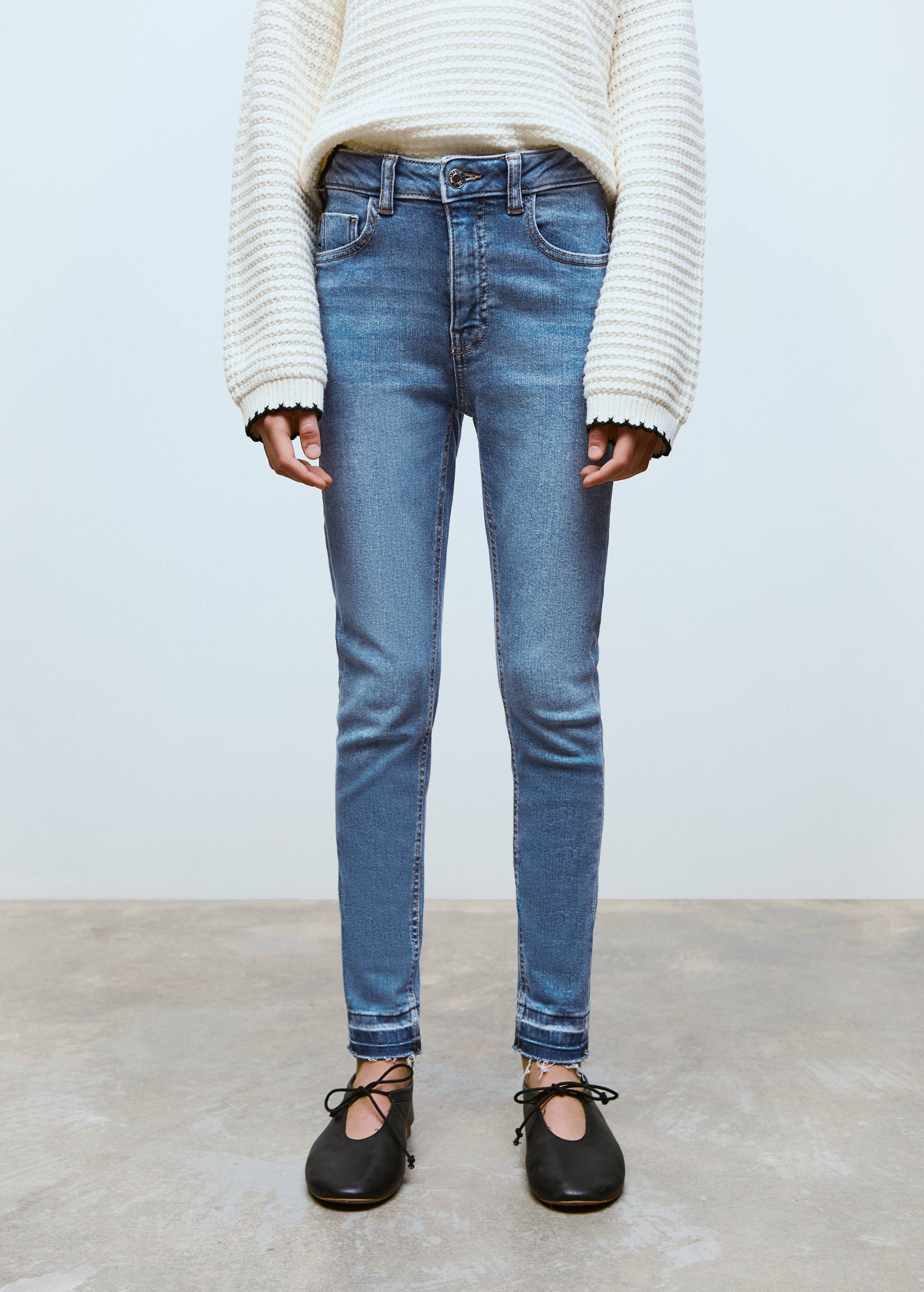 Skinny Jeans mit ausgefranstem Saum - Detail des Artikels 6