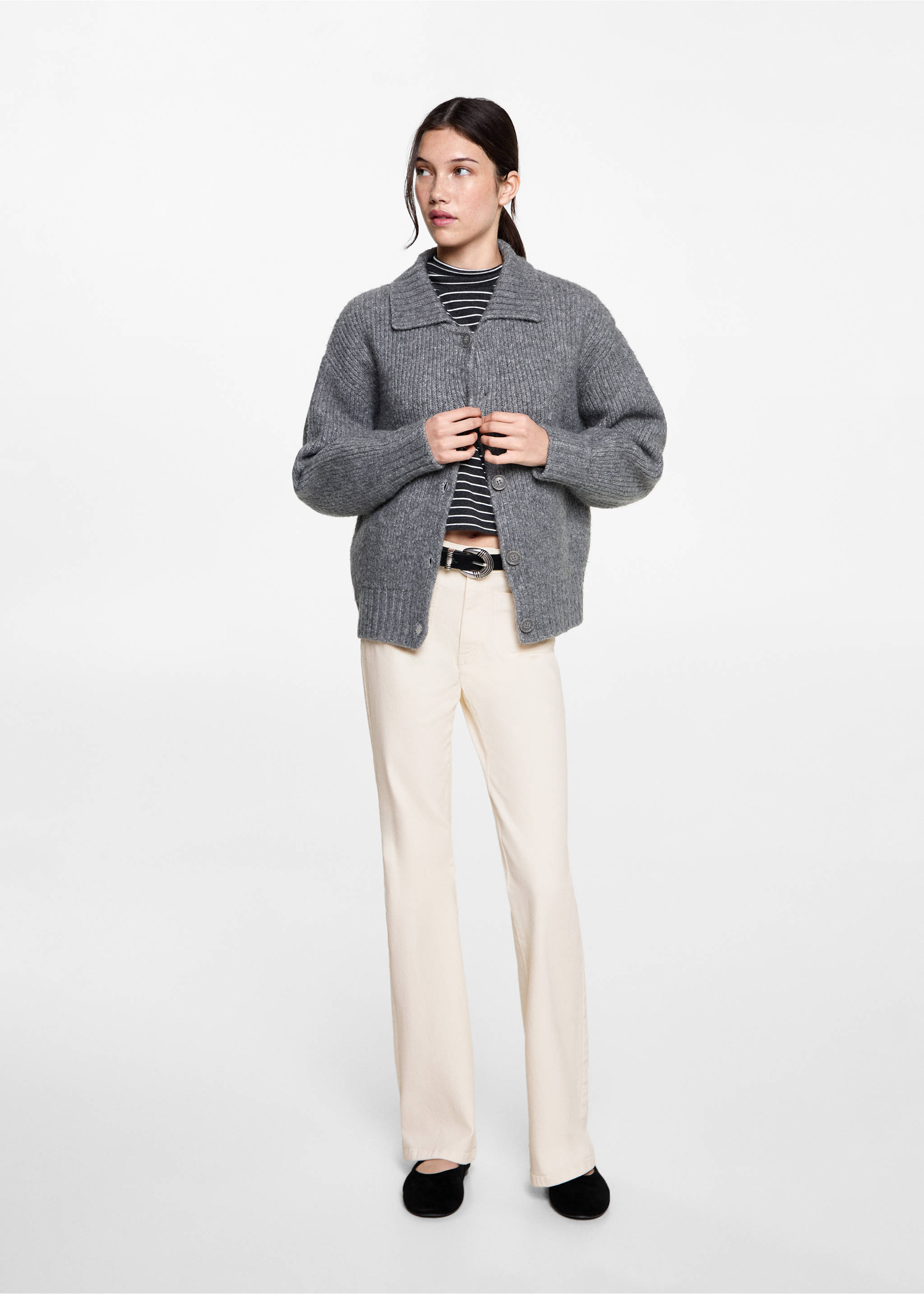 Jean flare poches - Plan général, Blanc cassé. Ref: 87070420-00.