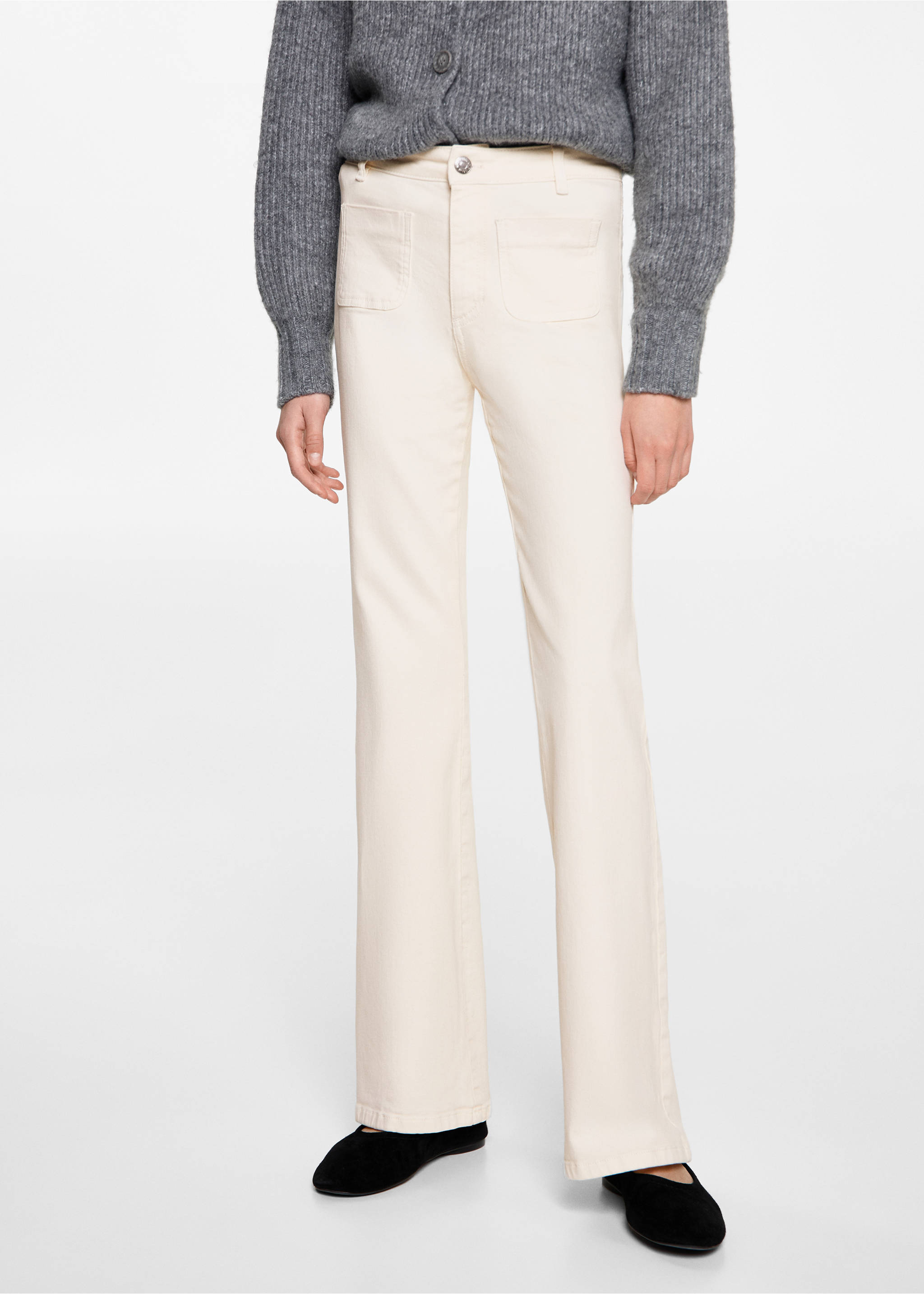 Jean flare poches - Plan moyen, Blanc cassé. Ref: 87070420-00.