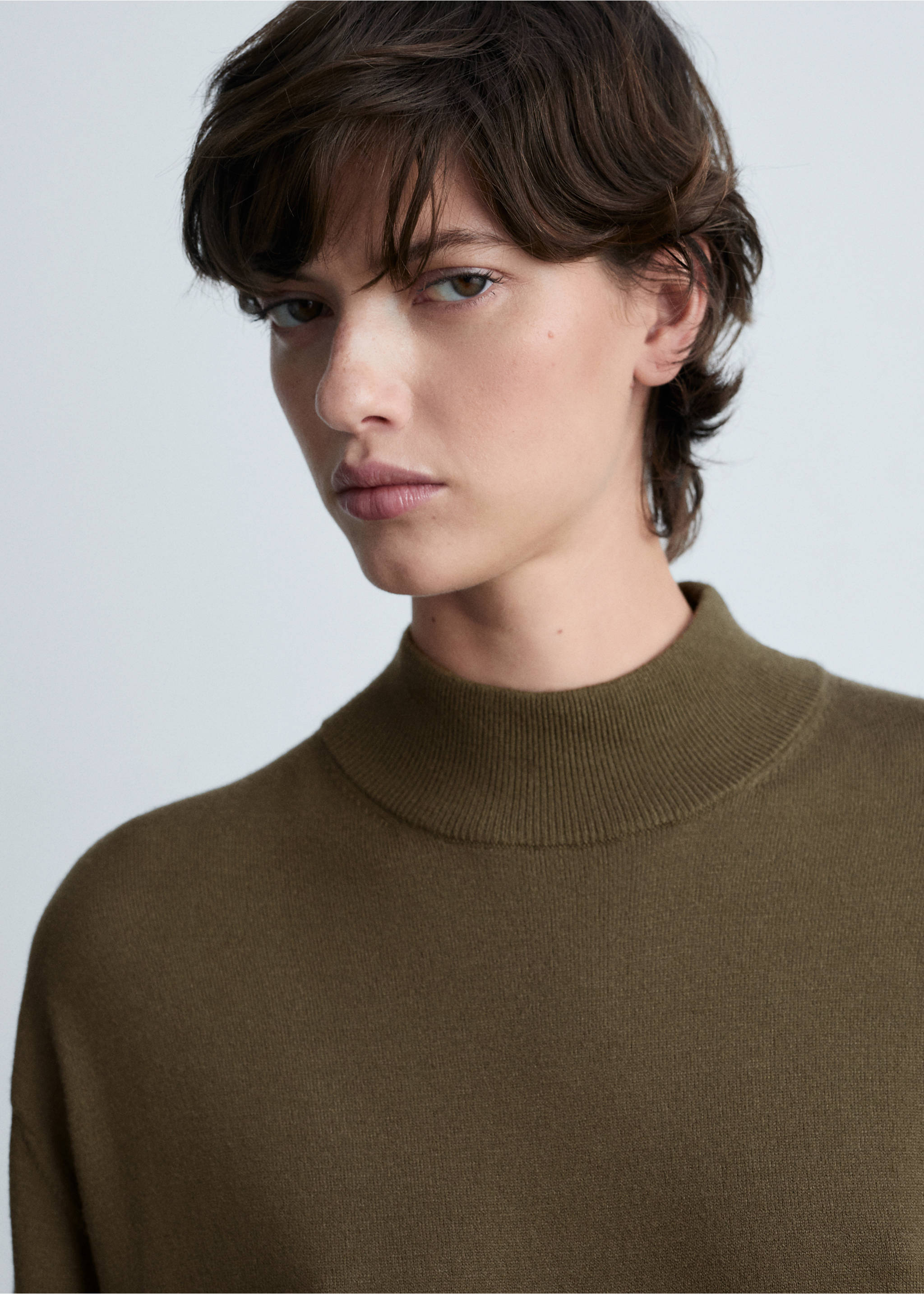 Perkins-neck knitted dress - Details of the article 1, Khaki. Ref: 87070425-00.