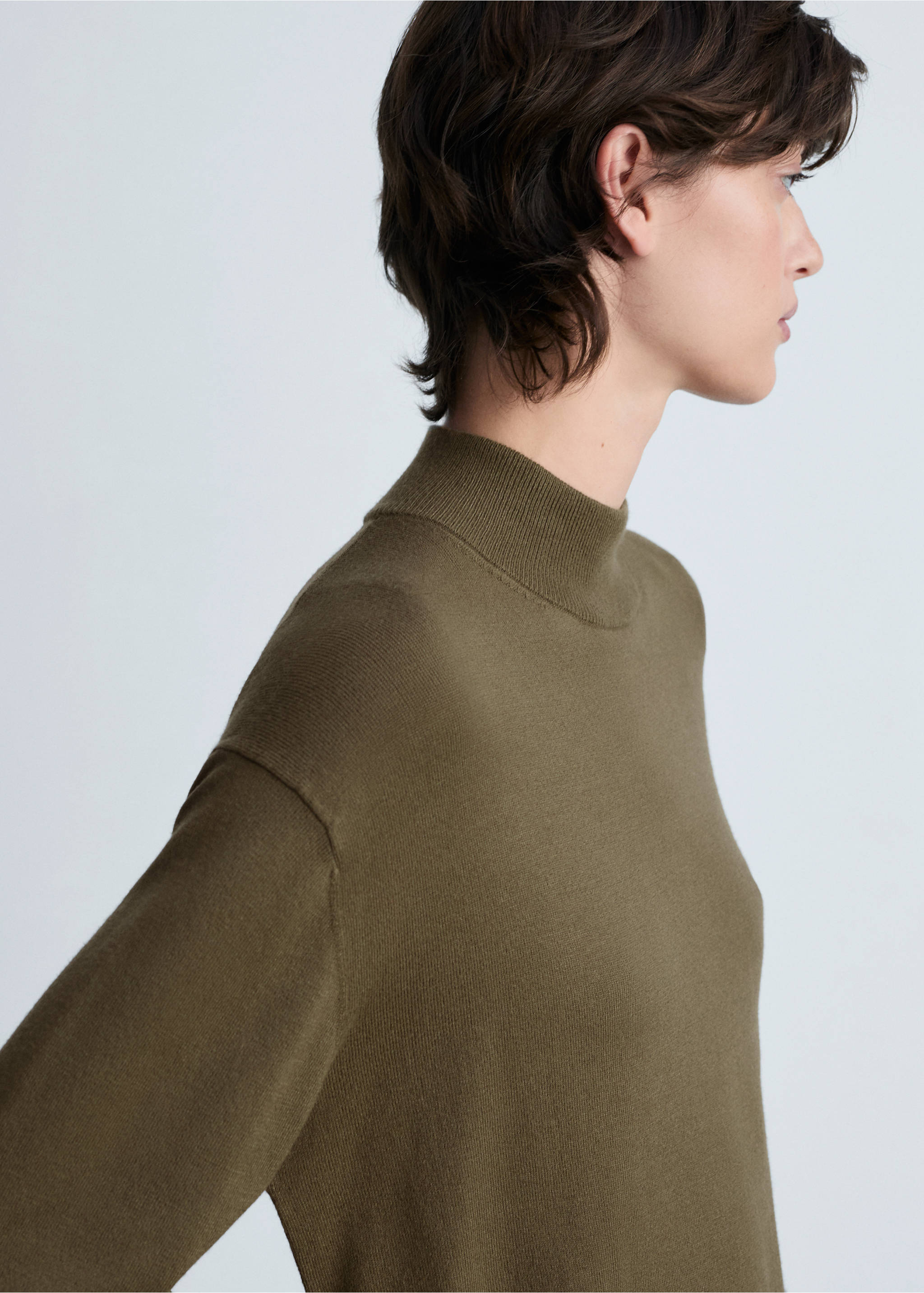Perkins-neck knitted dress - Details of the article 6, Khaki. Ref: 87070425-00.