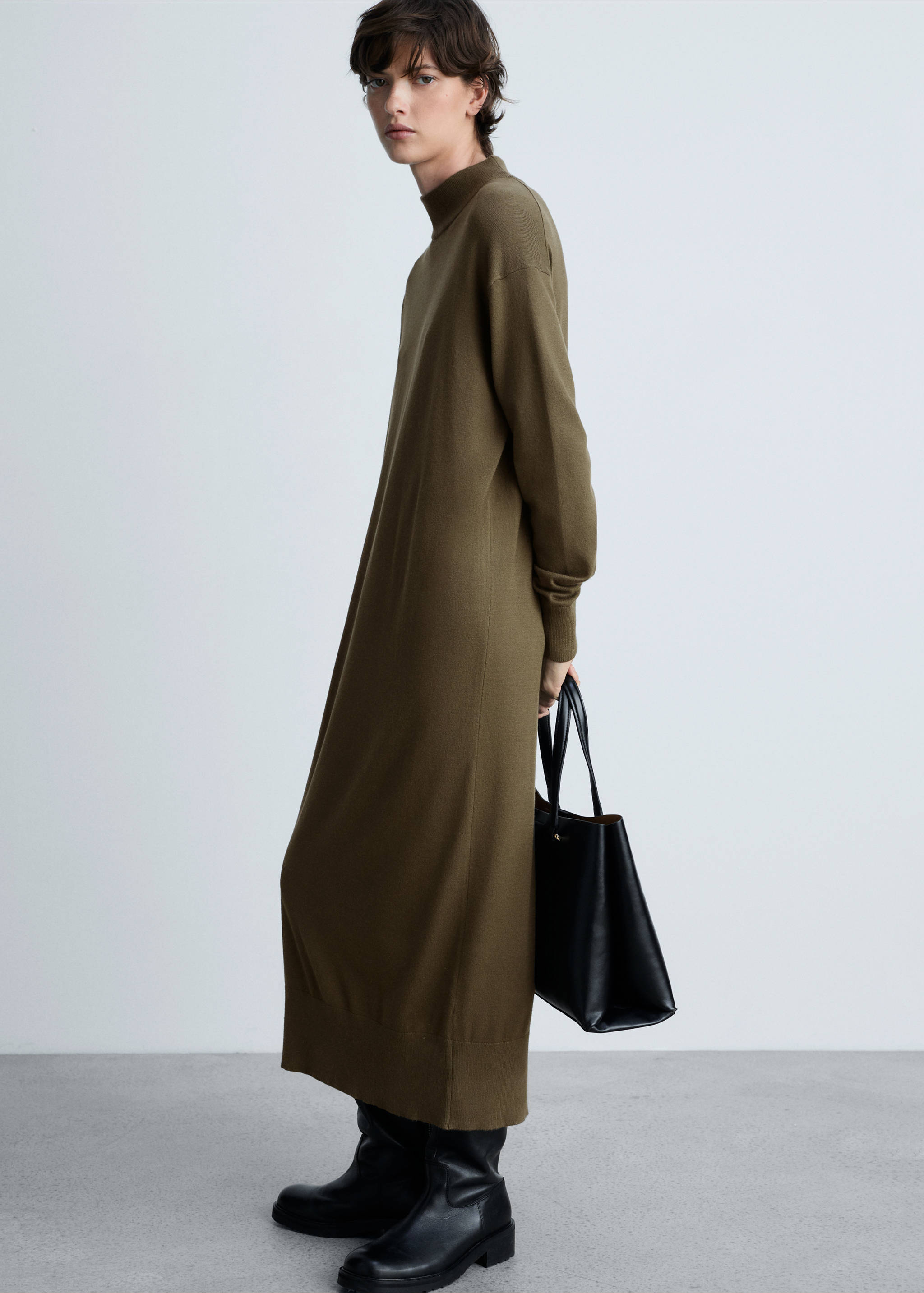 Perkins-neck knitted dress - Details of the article 2, Khaki. Ref: 87070425-00.