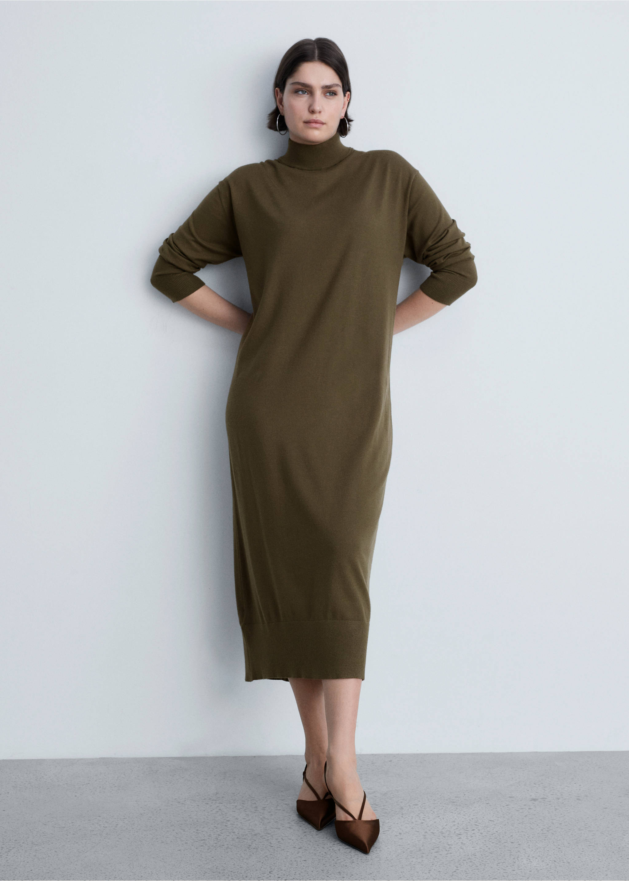 Perkins-neck knitted dress - Details of the article 3, Khaki. Ref: 87070425-00.