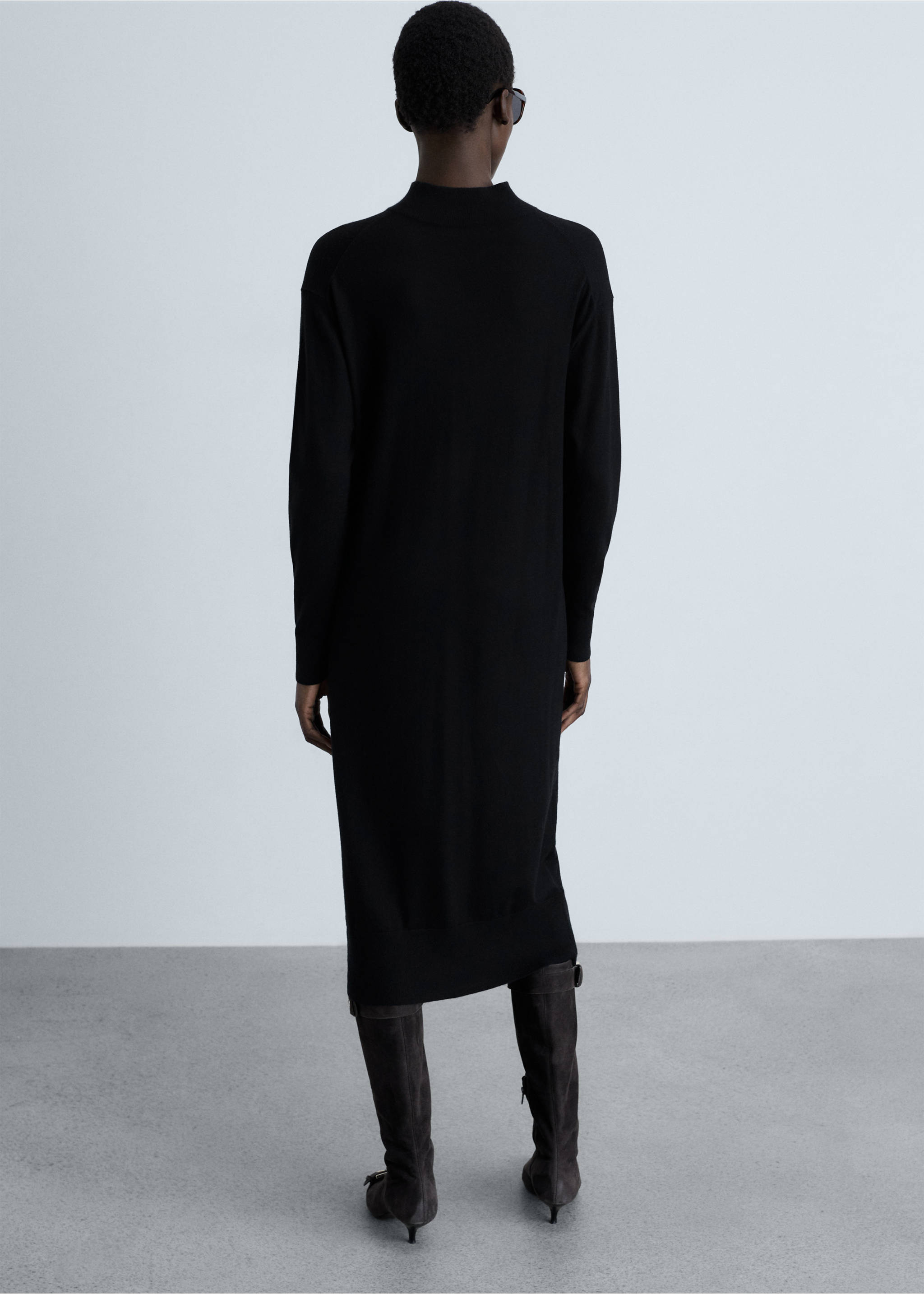 Perkins-neck knitted dress - Reverse of the article, Black. Ref: 87070425-00.