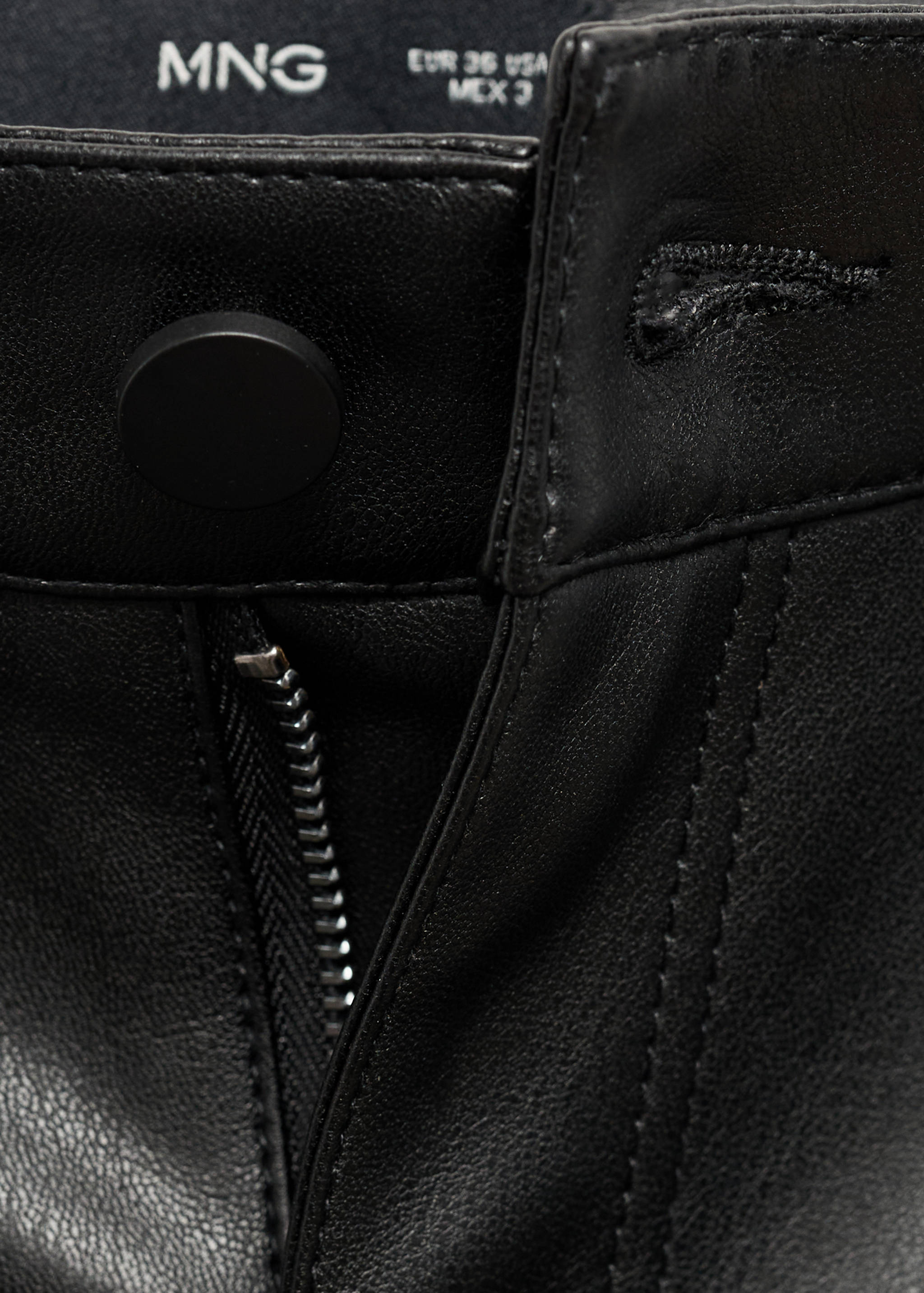 Pantalón recto efecto piel - Detalle del artículo 0