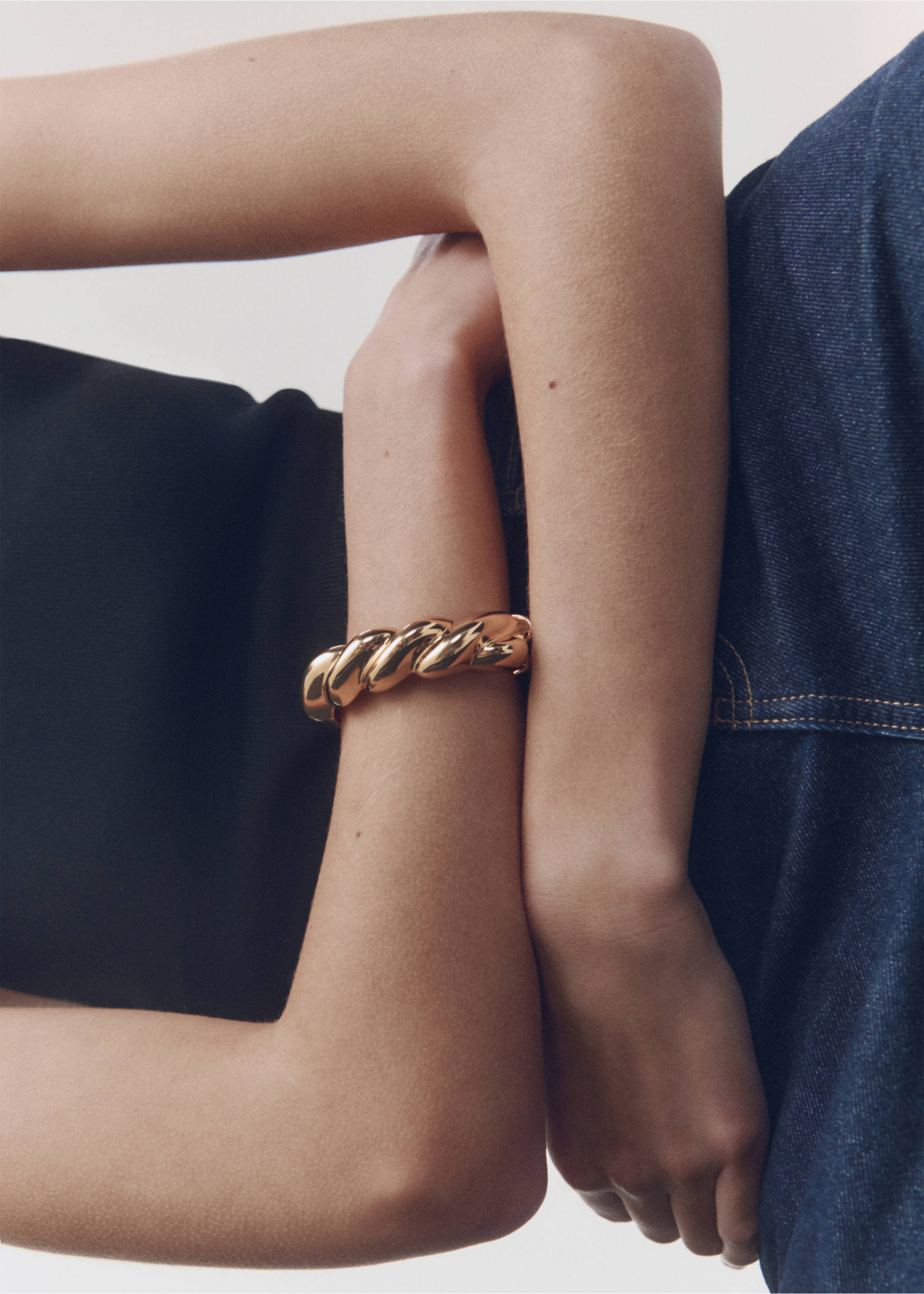Pulsera relieve - Plano general, Oro. Ref: 87070436-00.