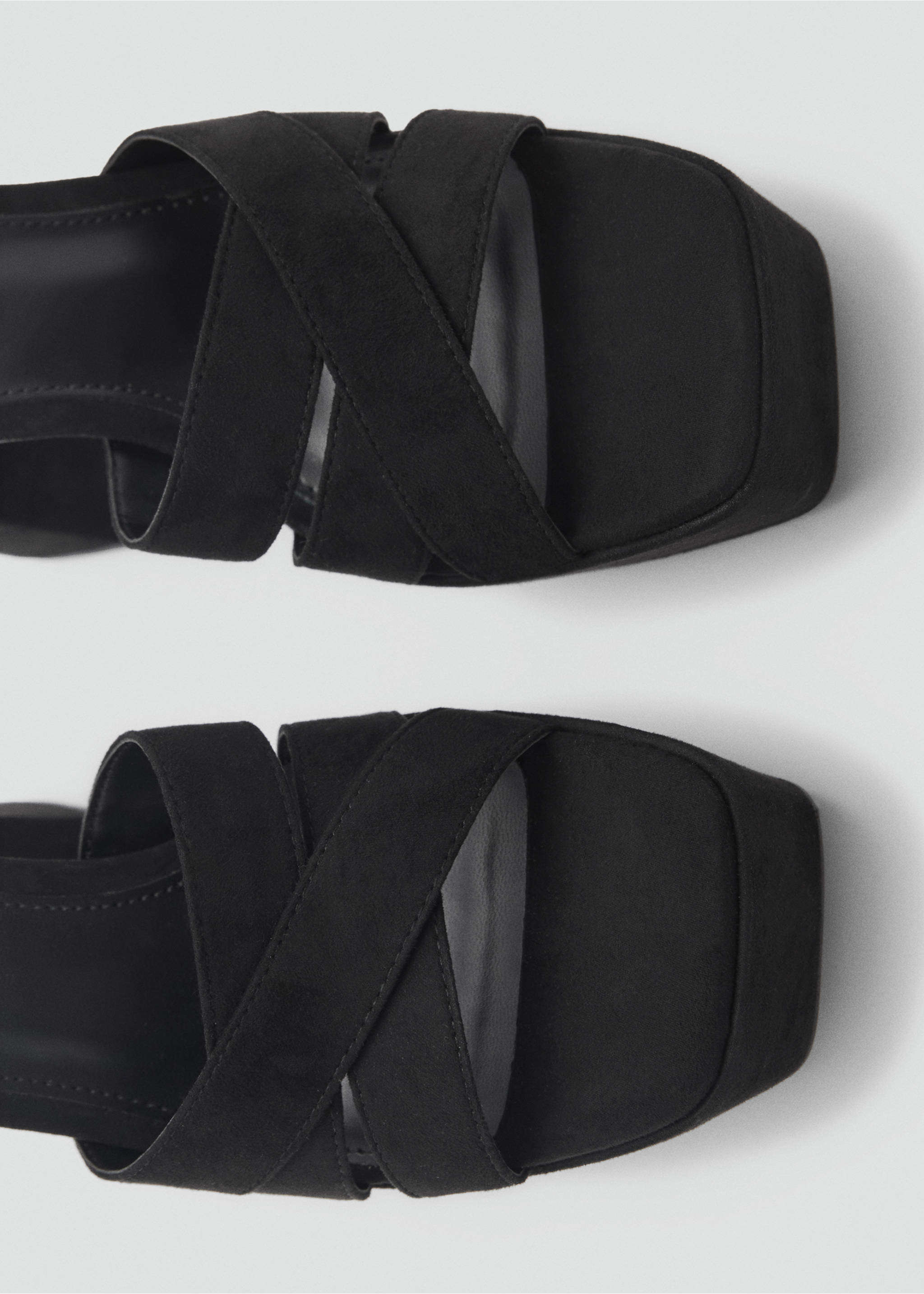 Wide-heeled sandal with bracelet - Details of the article 2, Black. Ref: 87070438-00.