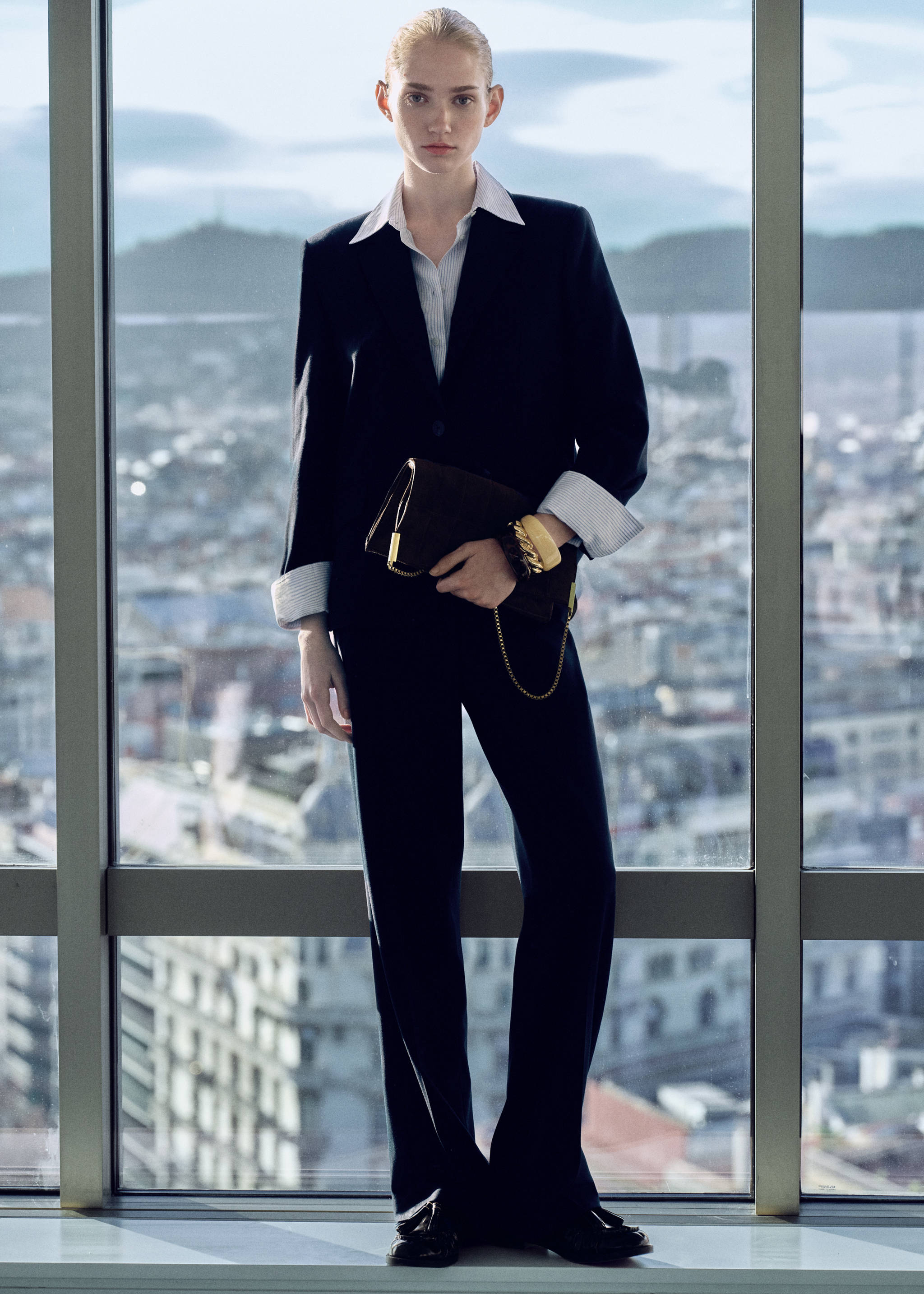 Anzughose mit Nadelstreifen - Detail des Artikels 7, Dunkles Marineblau. Ref: 87070450-00.