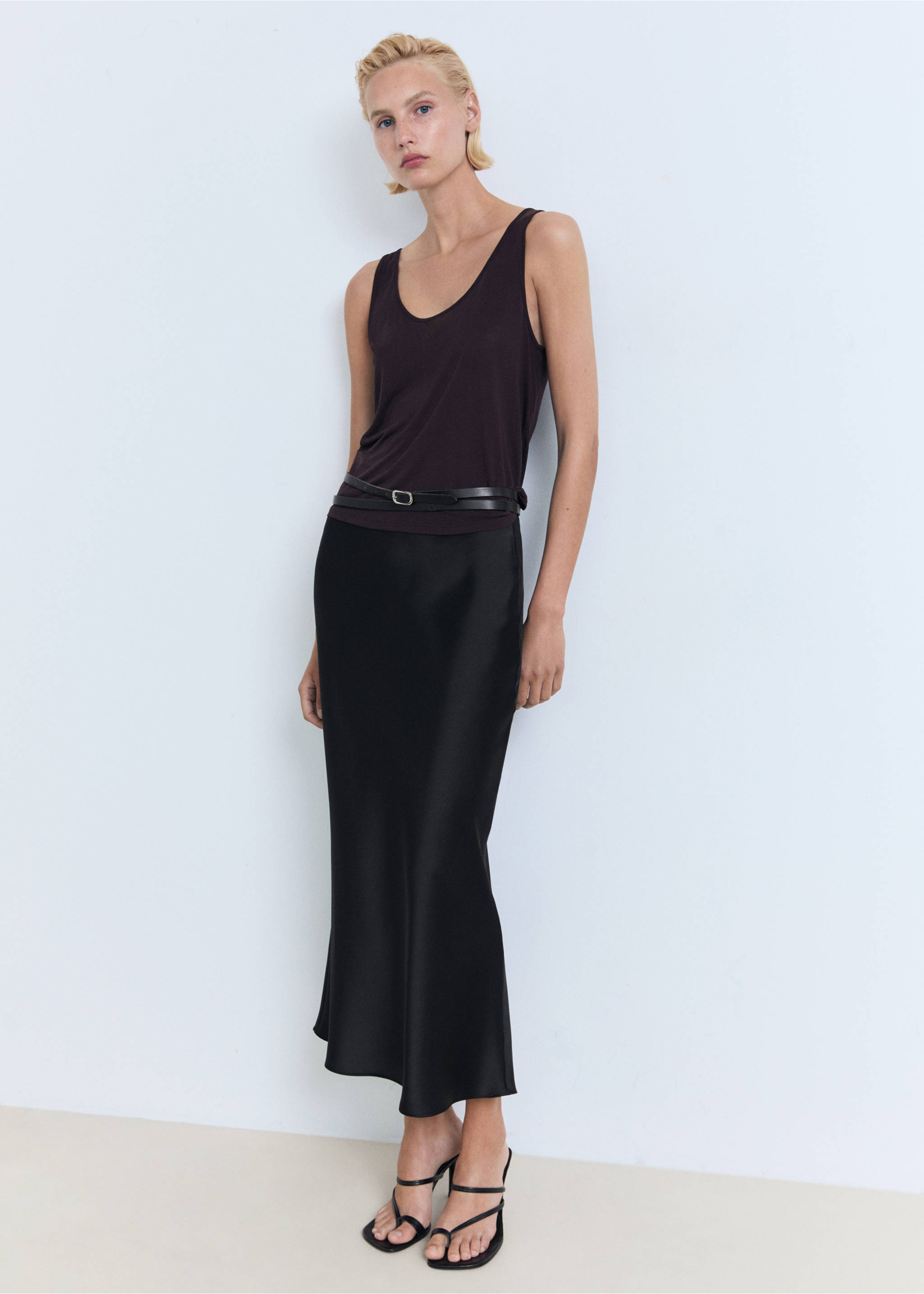 Midi satin skirt - General plane, Black. Ref: 87070455-00.