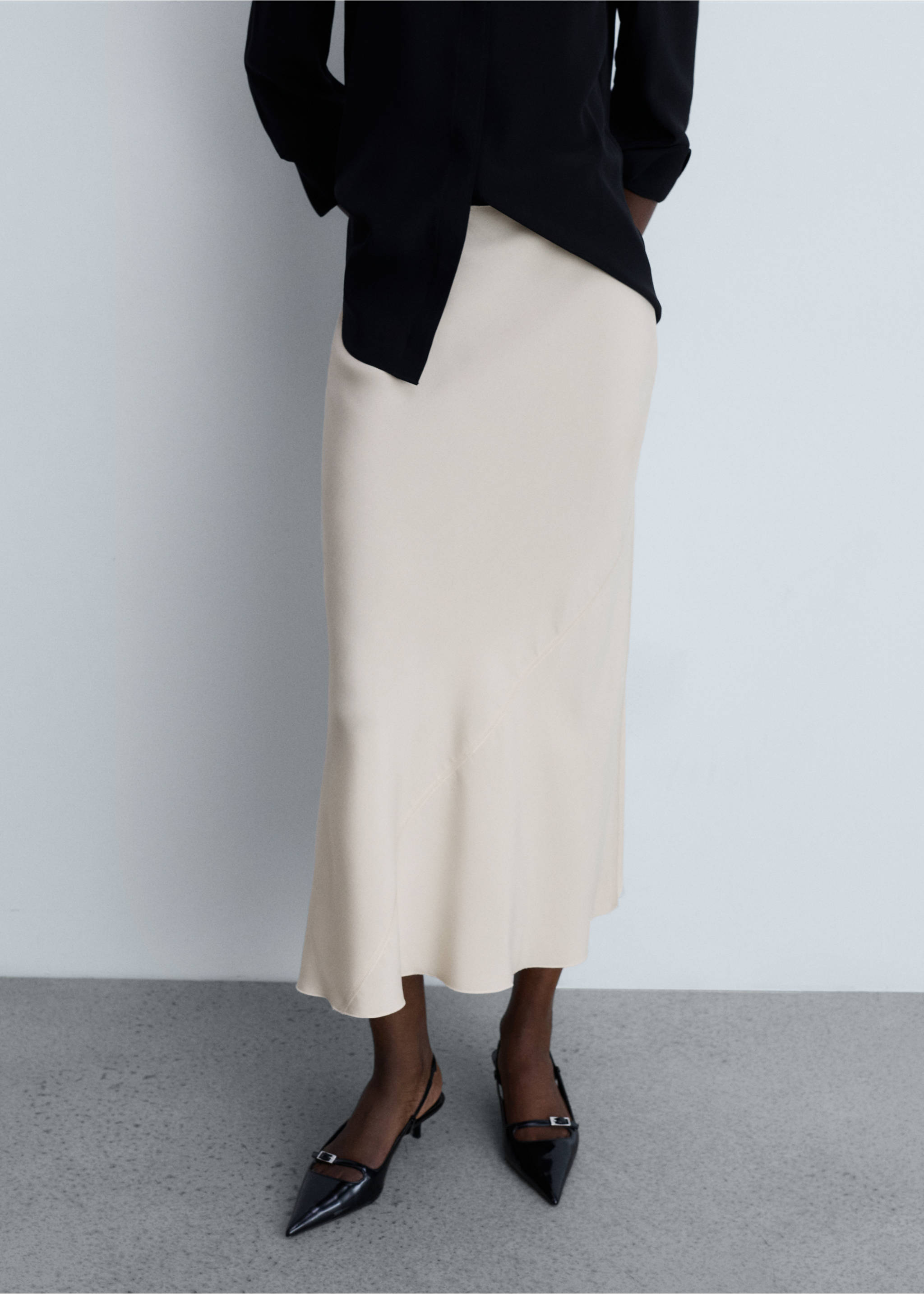 Kjol midi satin - Bild av mittparti, Beige. Ref: 87070591-00.