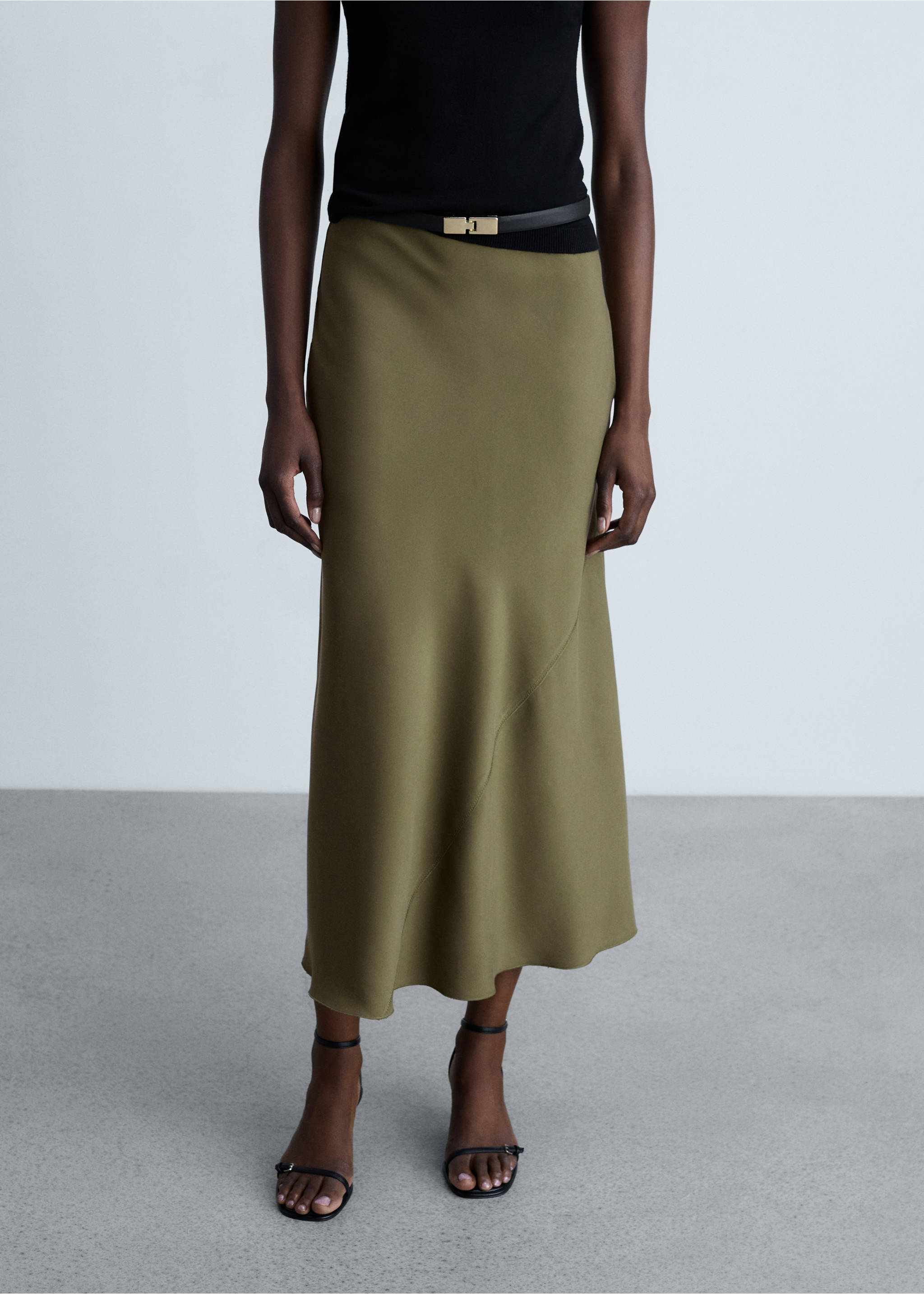 Midi satin skirt - Medium plane, Khaki. Ref: 87070591-00.