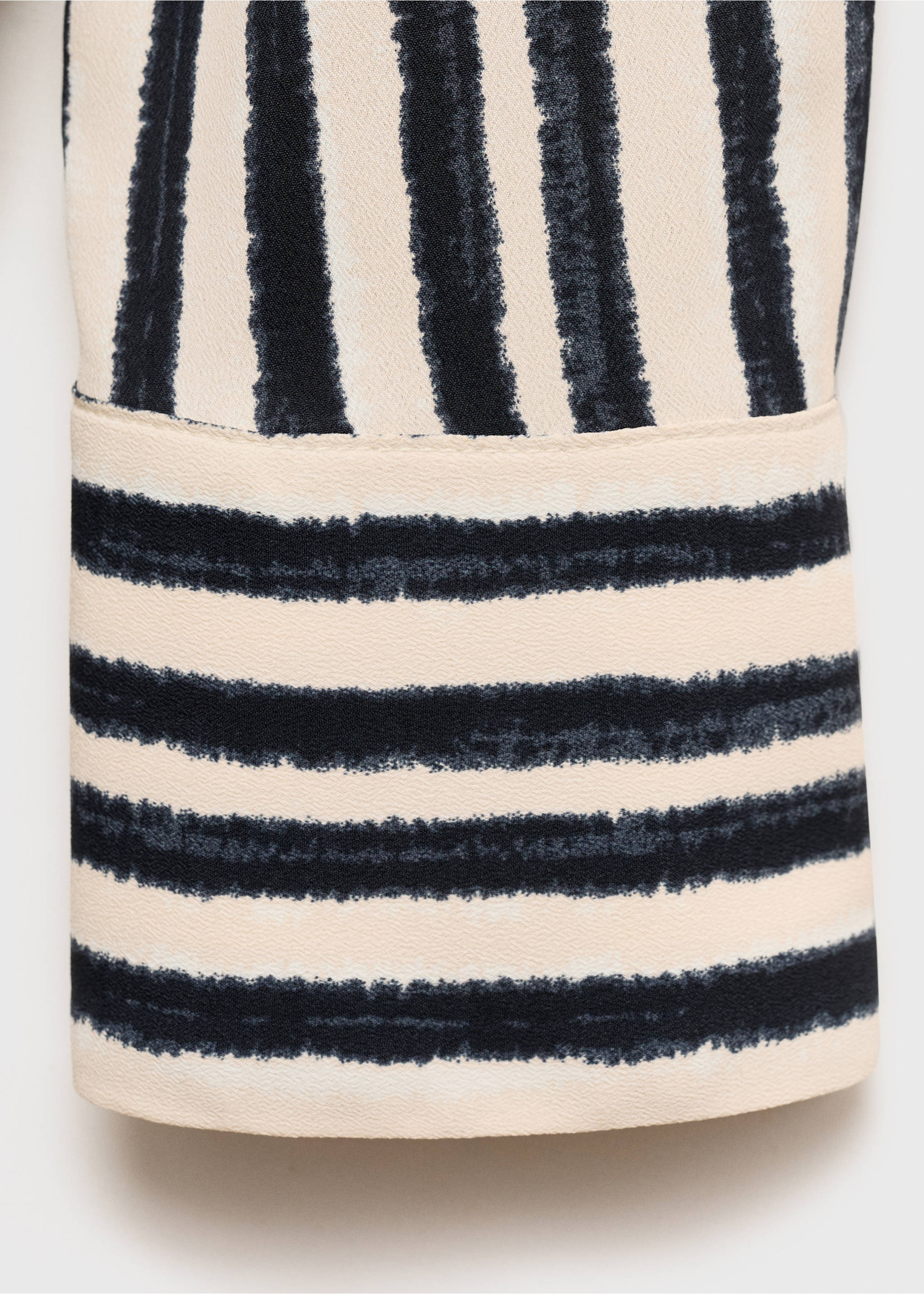 Soepelvallende gestreepte blouse - Detail van het artikel 0, Ecru. Ref: 87070593-00.