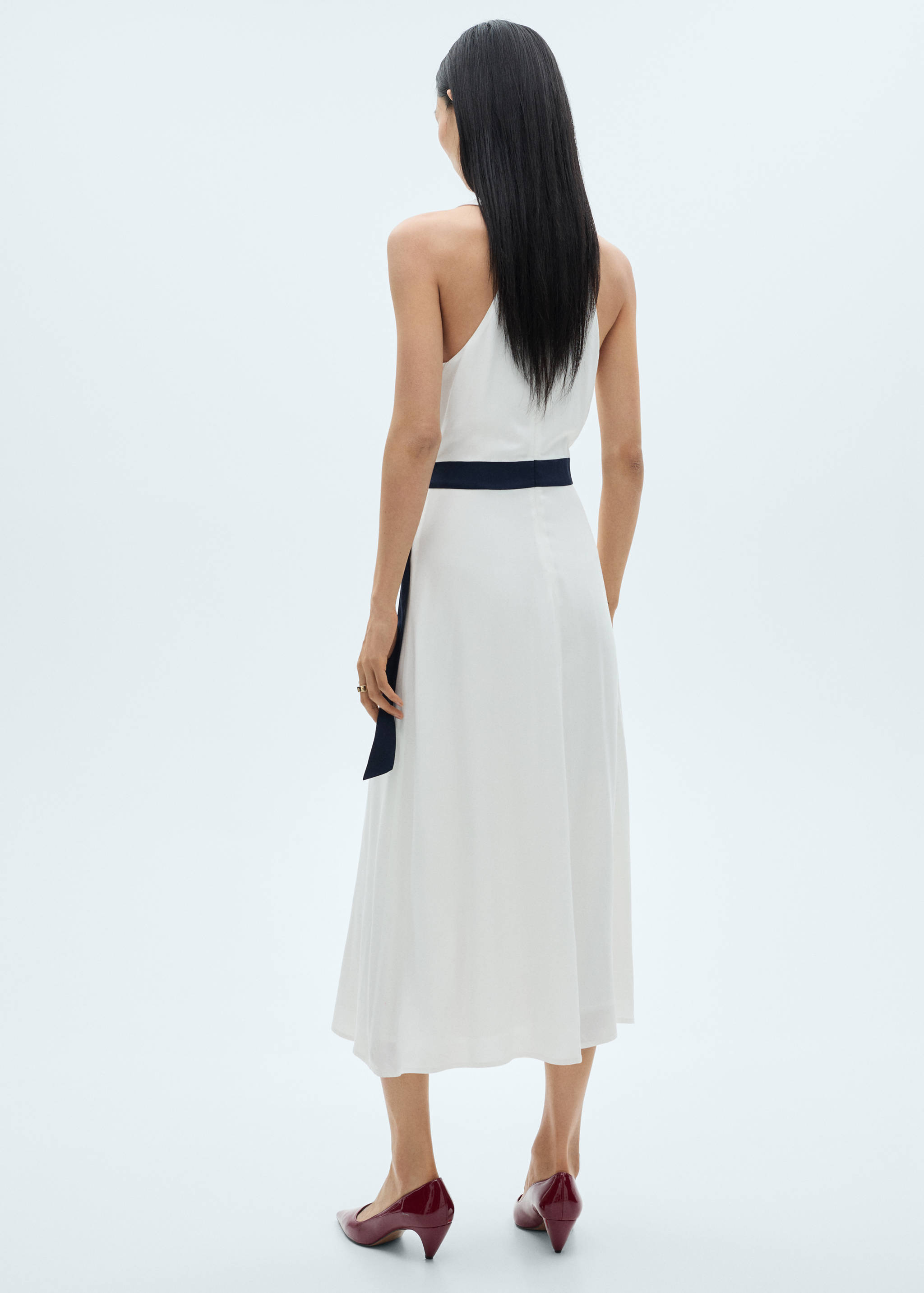 Contrast belt dress - Reverse of the article
