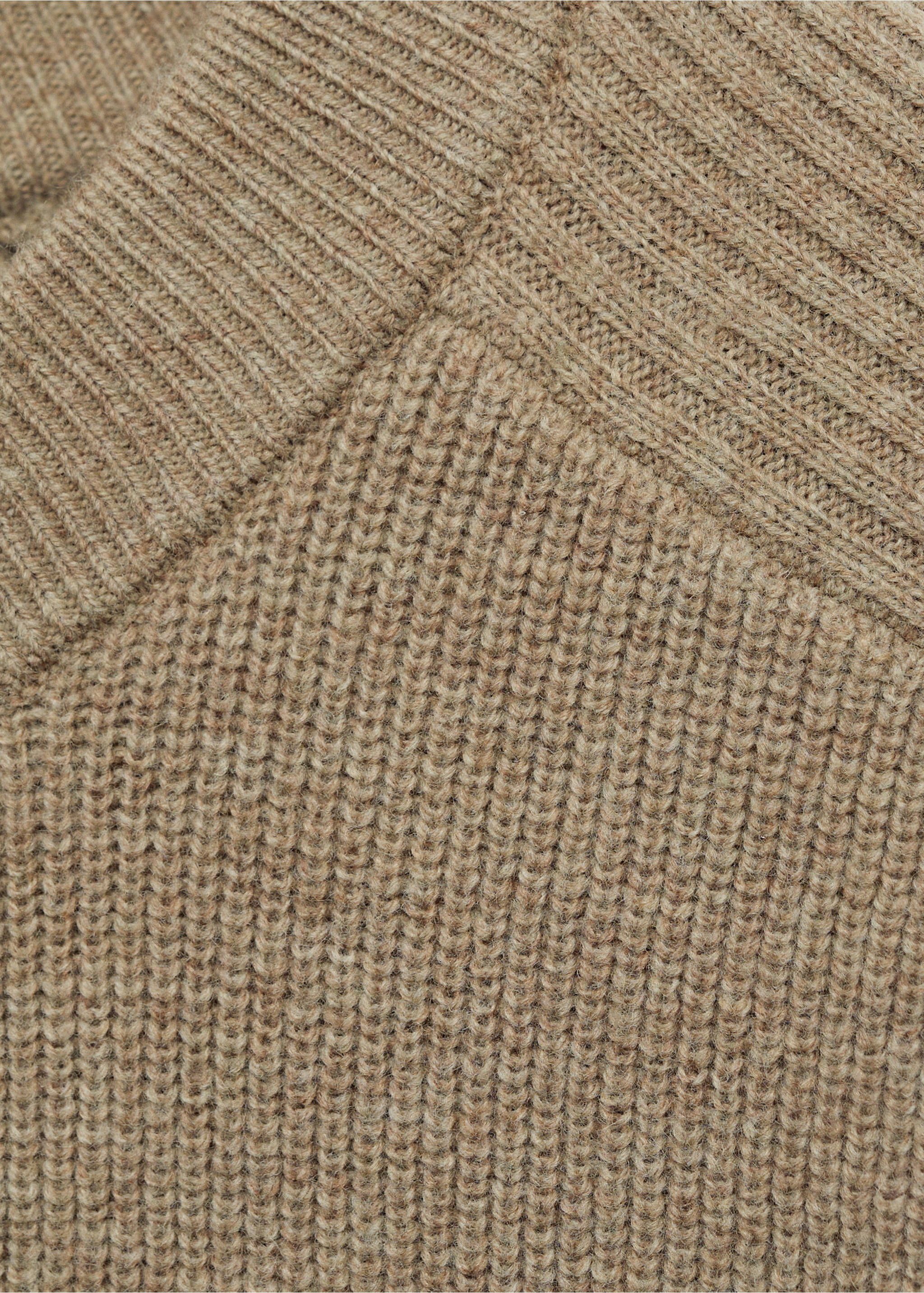 Wollpullover mit Rippmuster - Detail des Artikels 8, Nerzgrau. Ref: 87070598-00.