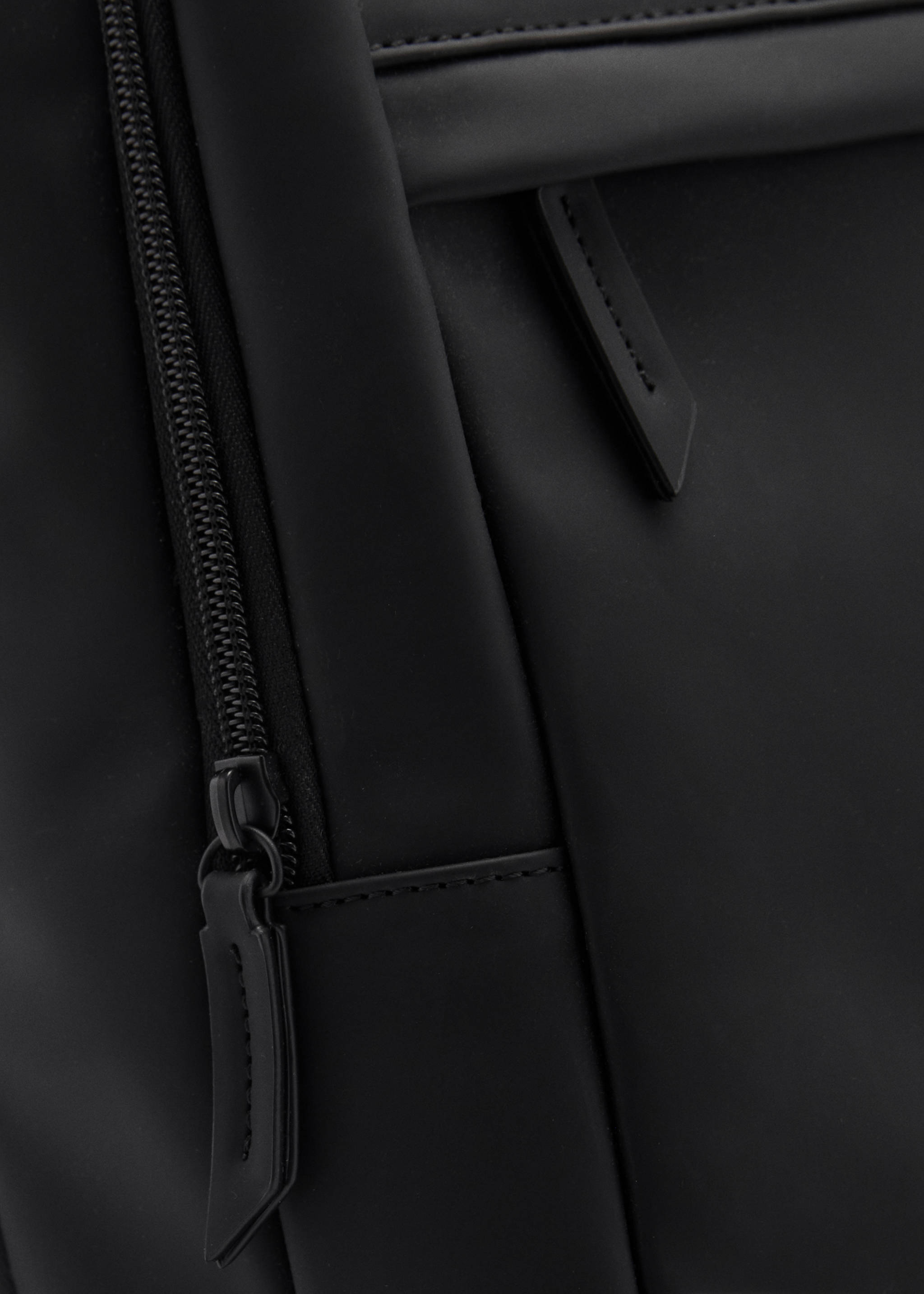 Functional rubberised backpack - Details of the article 2