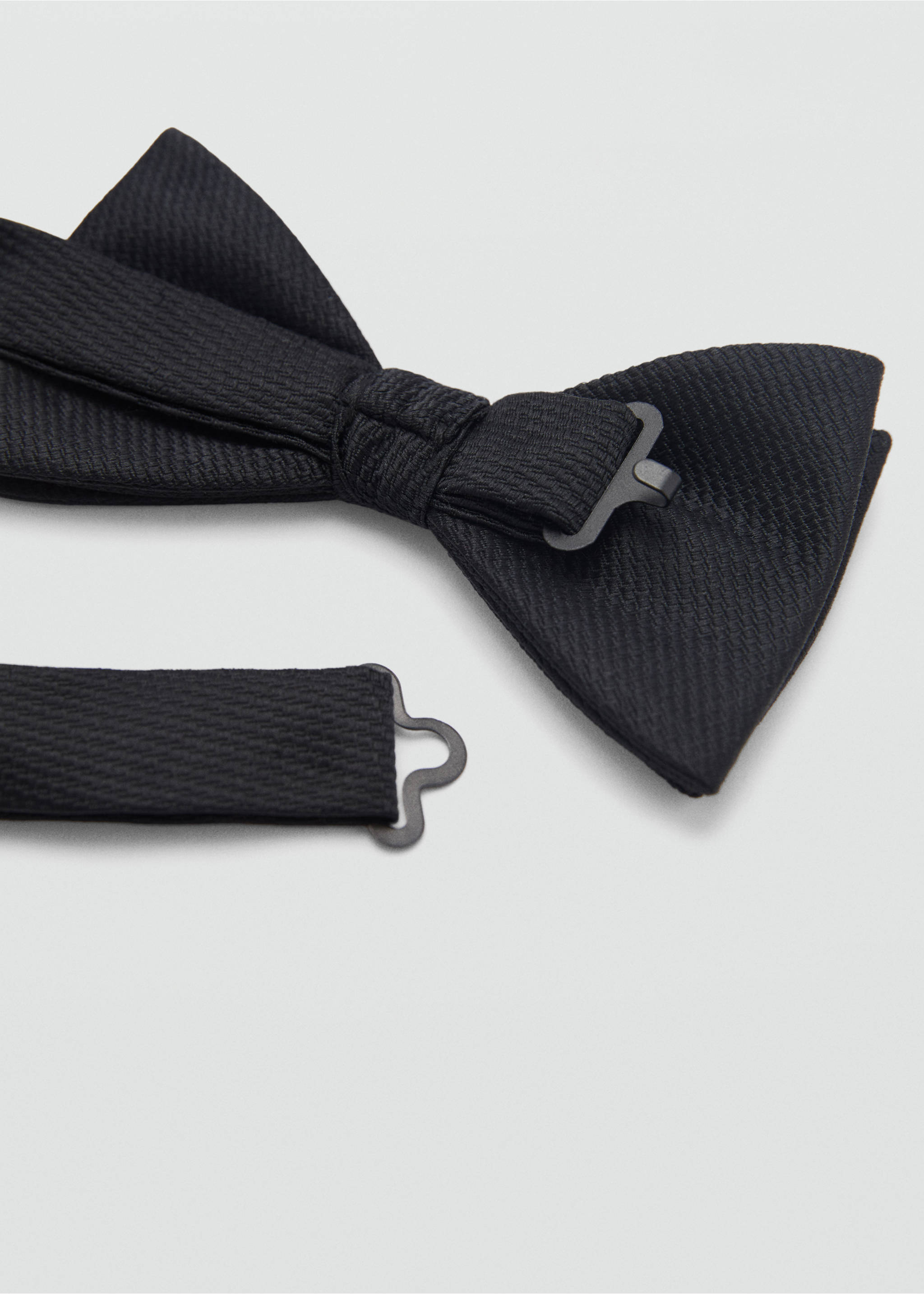 Classic bow tie with microstructure - Medium plane, Black. Ref: 87070606-00.