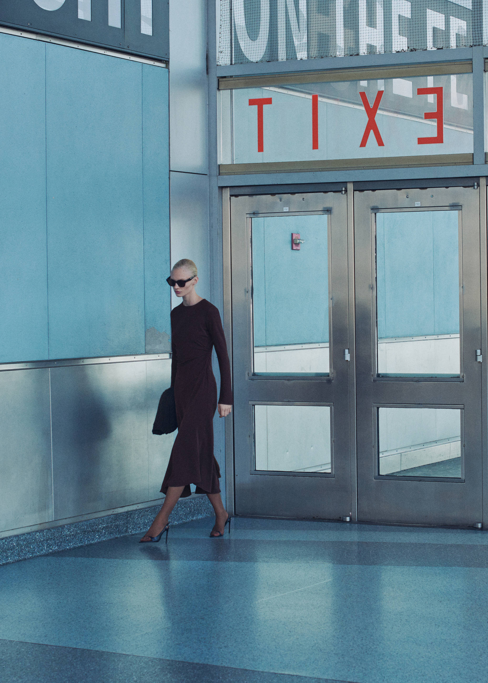 Midi-dress with draped waist - Details of the article 7