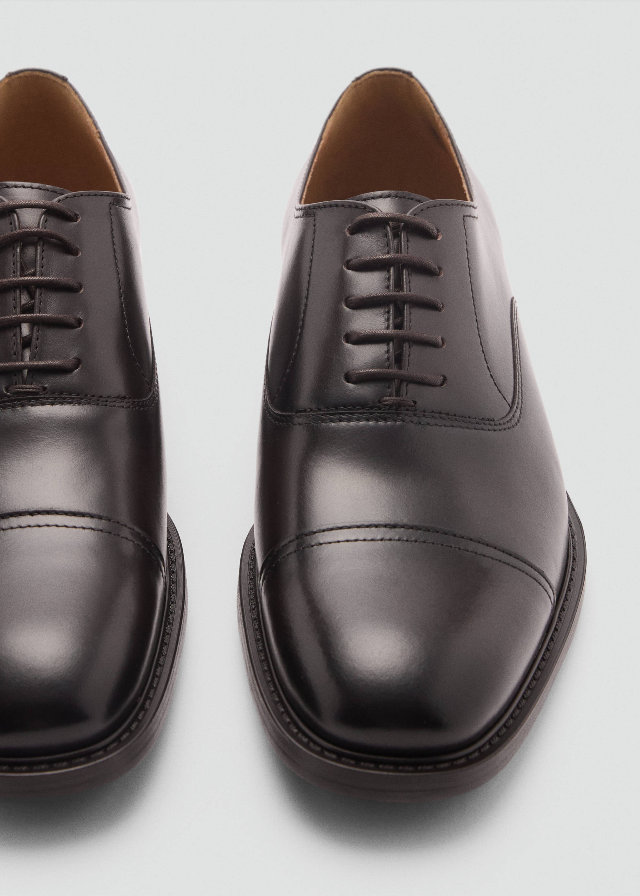 Oxford style leather shoe - Details of the article 2, Brown. Ref: 87070615-00.