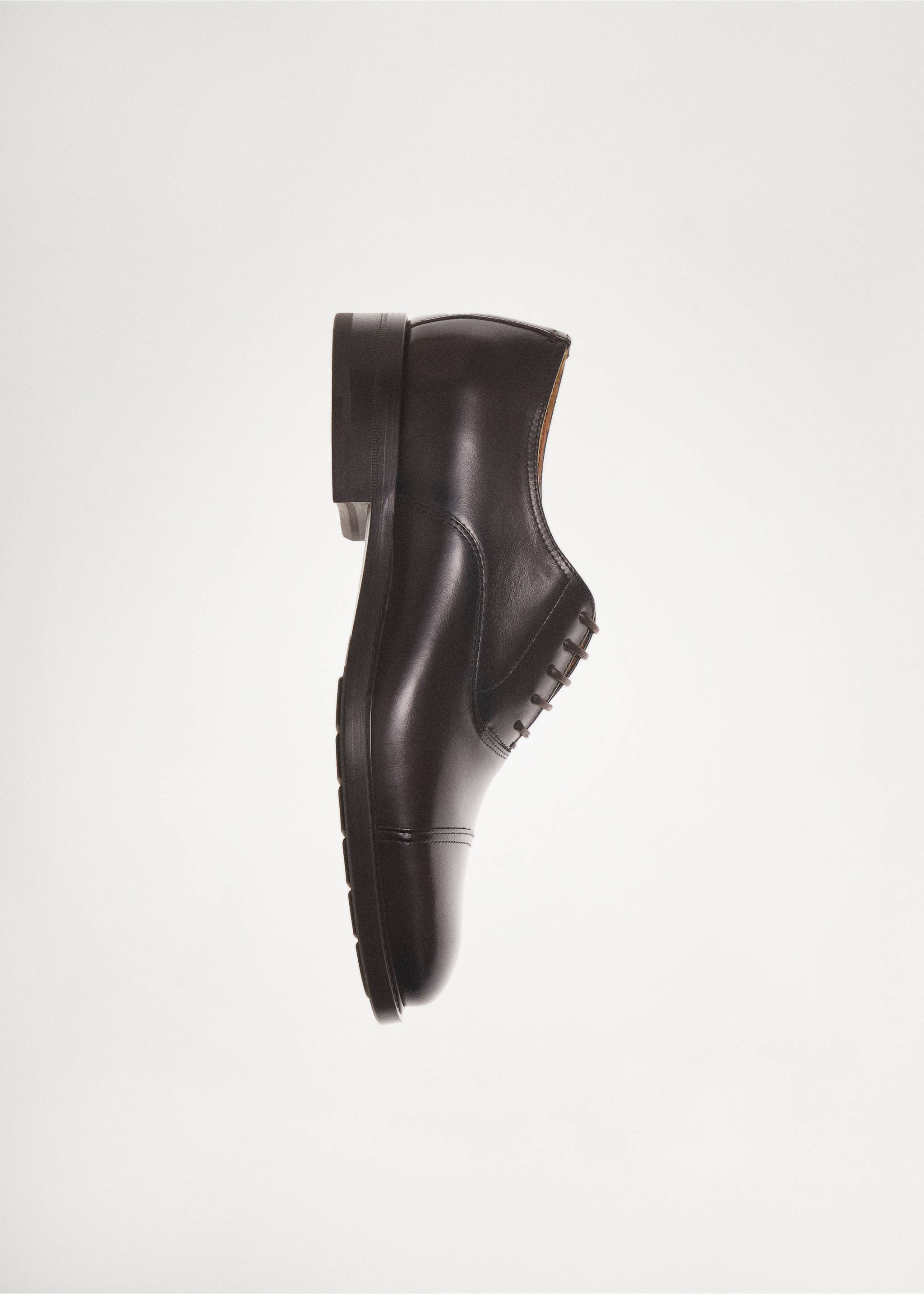 Oxford style leather shoe - Details of the article 9, Brown. Ref: 87070615-00.