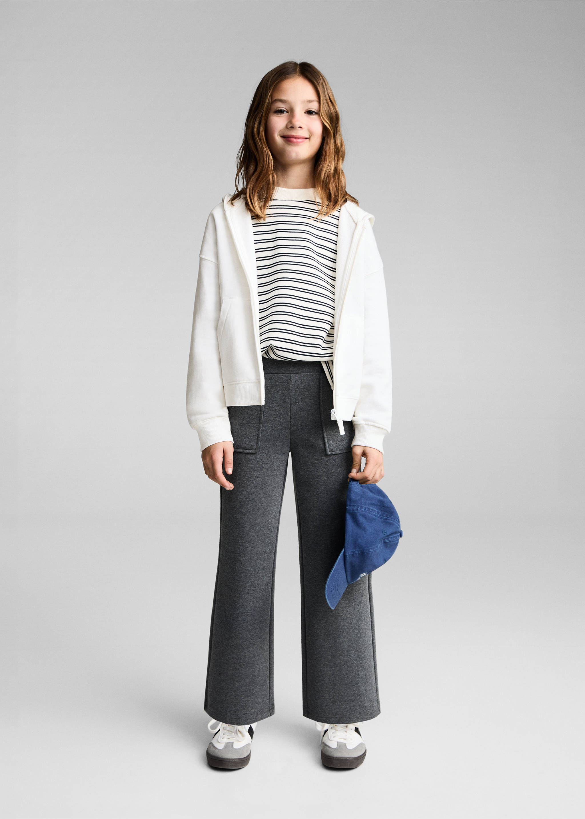 Bluza z kapturem bez zapięcia - Plan ogólny, Złamana biel. Ref: 87070620-00.