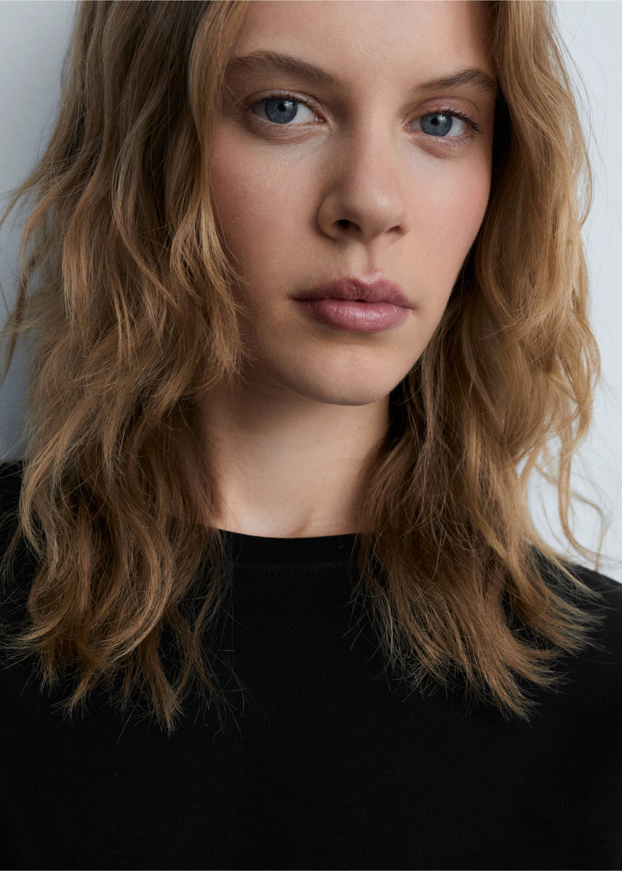 Long sleeve cotton t-shirt - Details of the article 1, Black. Ref: 87070624-00.