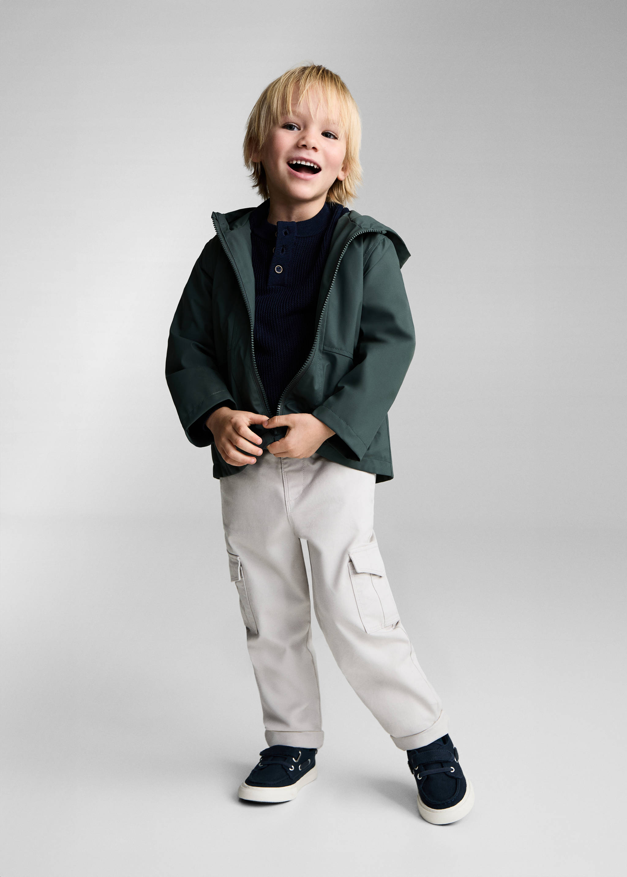 Hooded water-repellent coat - General plane